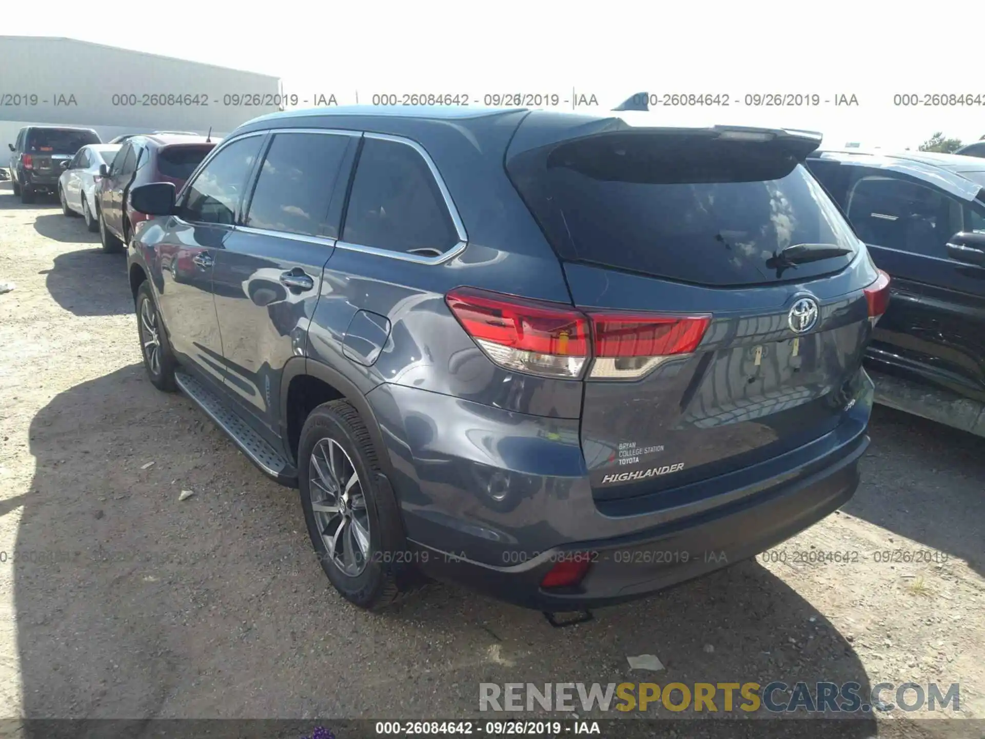 3 Photograph of a damaged car 5TDKZRFH1KS301960 TOYOTA HIGHLANDER 2019