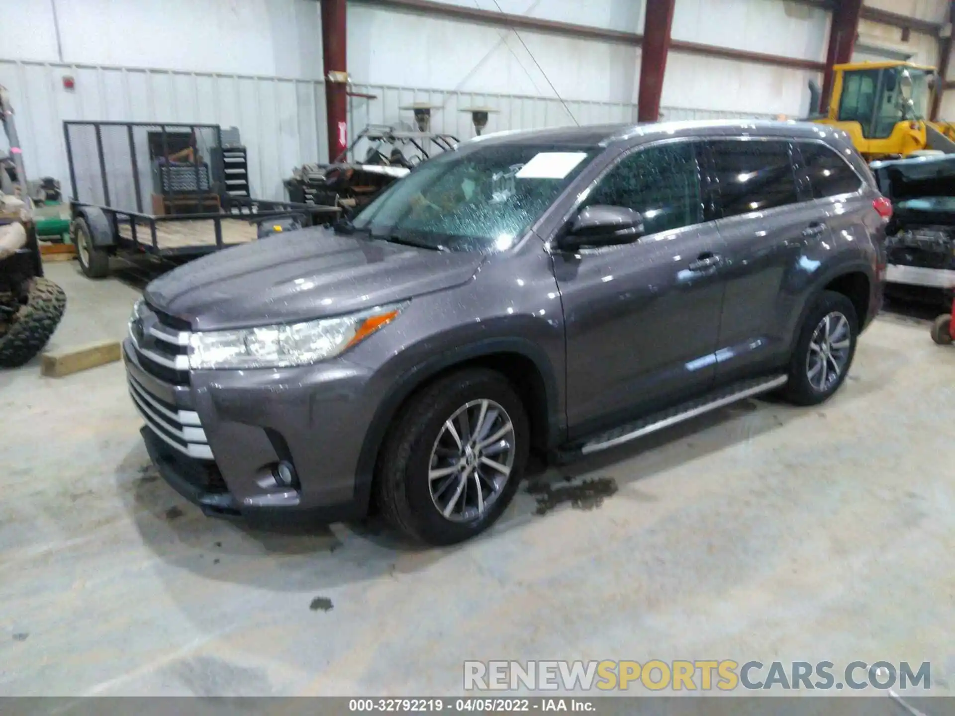 2 Photograph of a damaged car 5TDKZRFH1KS305801 TOYOTA HIGHLANDER 2019