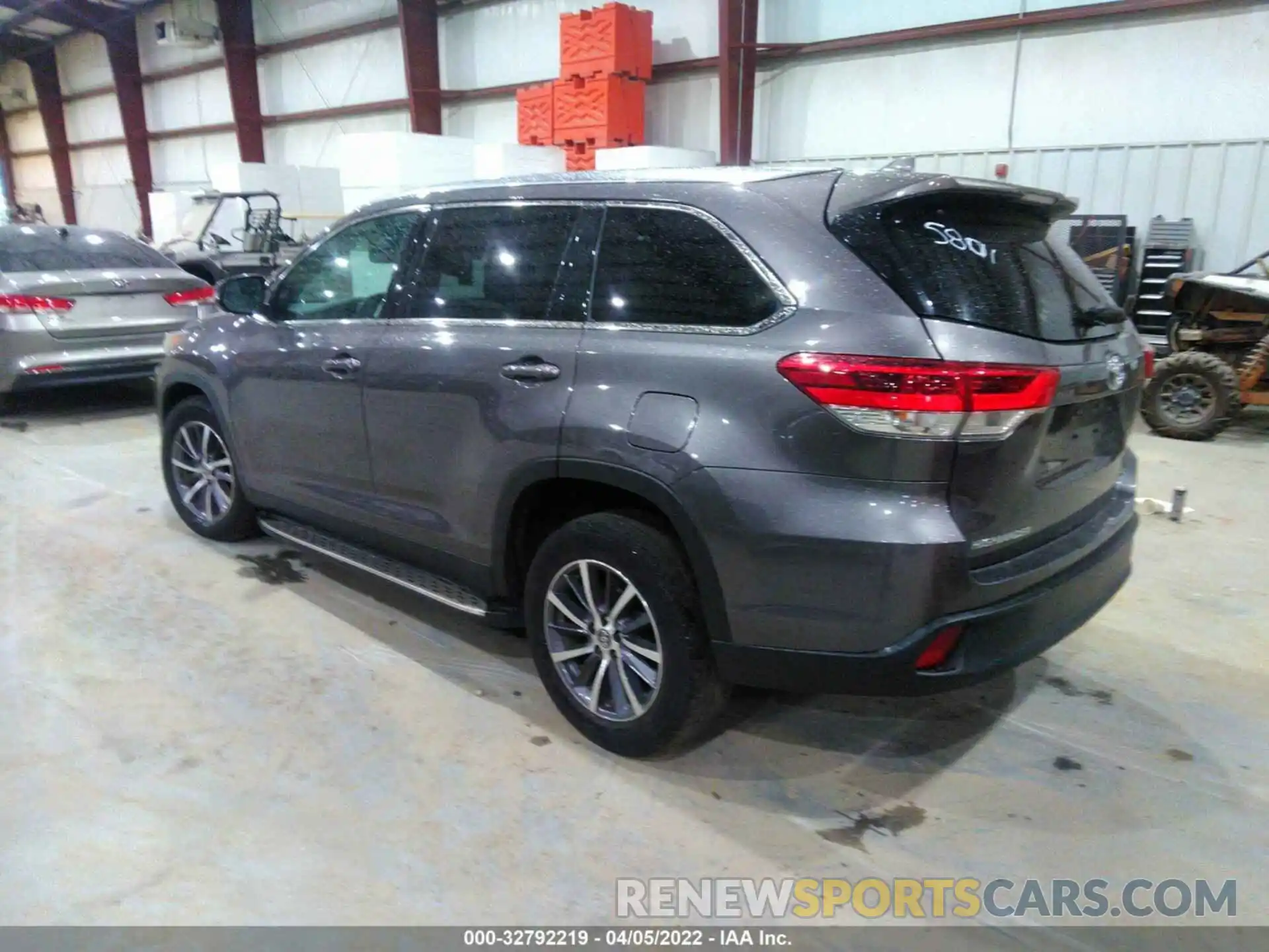 3 Photograph of a damaged car 5TDKZRFH1KS305801 TOYOTA HIGHLANDER 2019