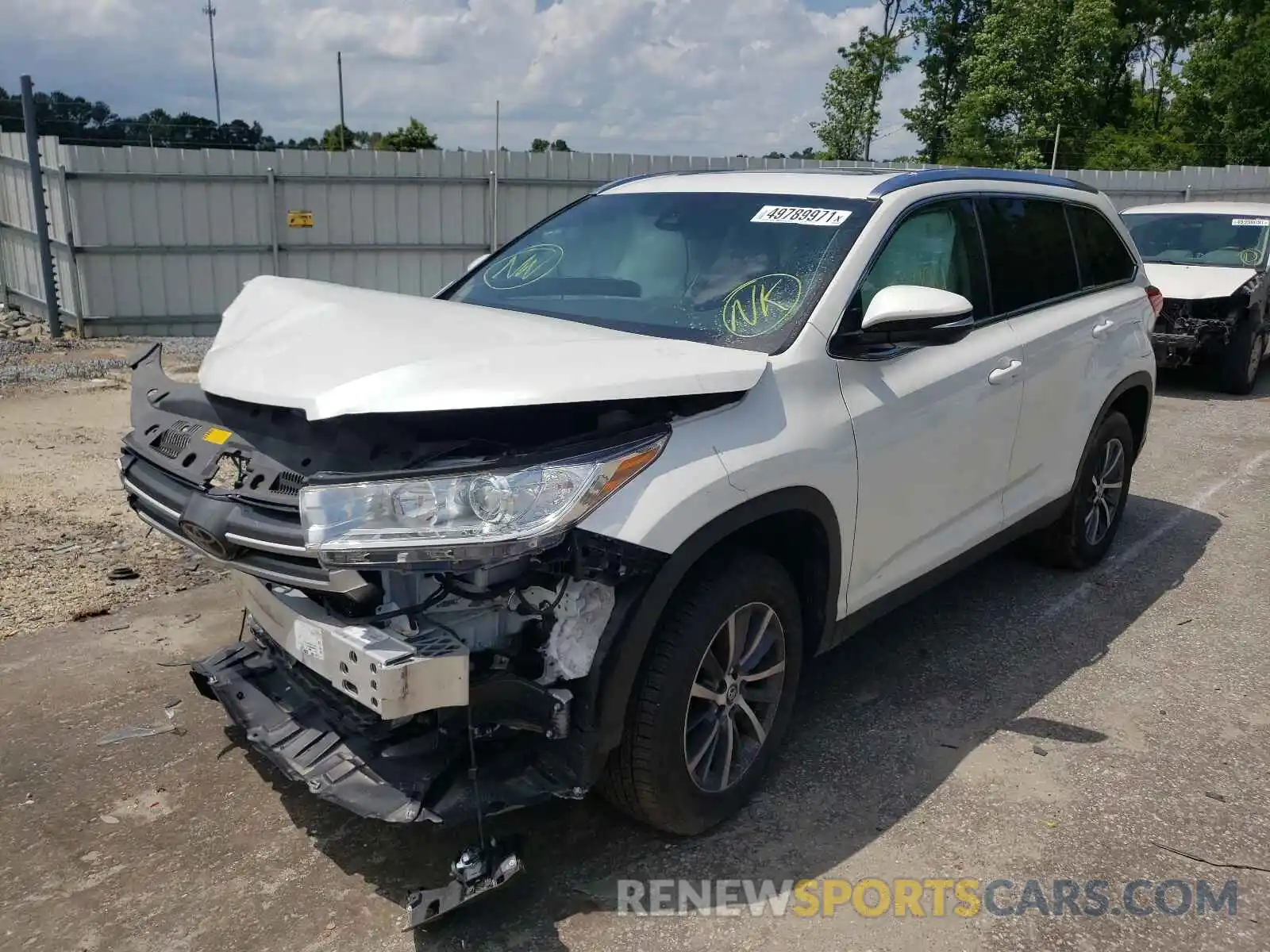 2 Photograph of a damaged car 5TDKZRFH1KS306463 TOYOTA HIGHLANDER 2019