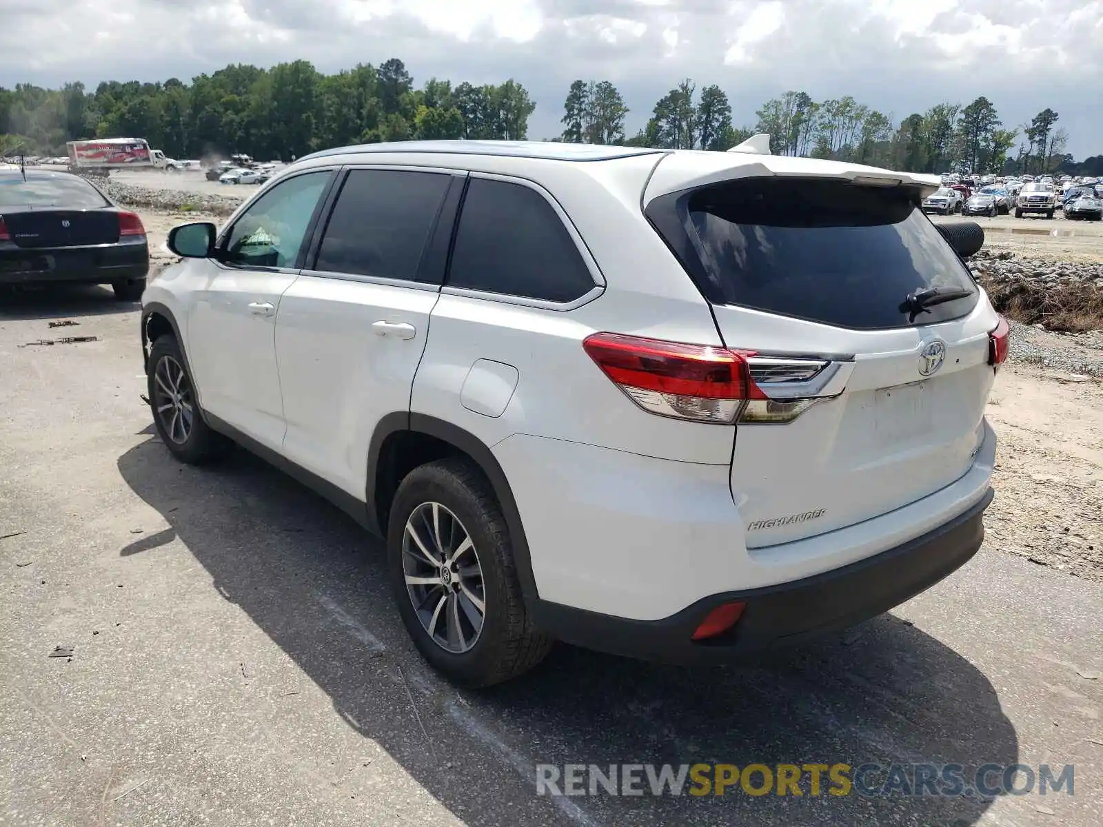 3 Photograph of a damaged car 5TDKZRFH1KS306463 TOYOTA HIGHLANDER 2019