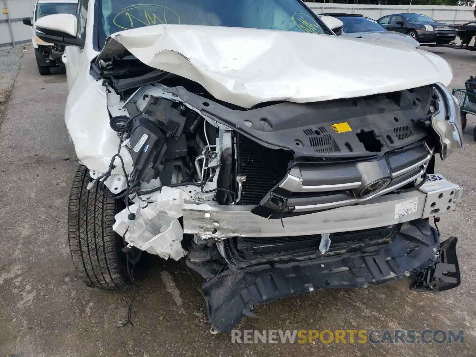 9 Photograph of a damaged car 5TDKZRFH1KS306463 TOYOTA HIGHLANDER 2019