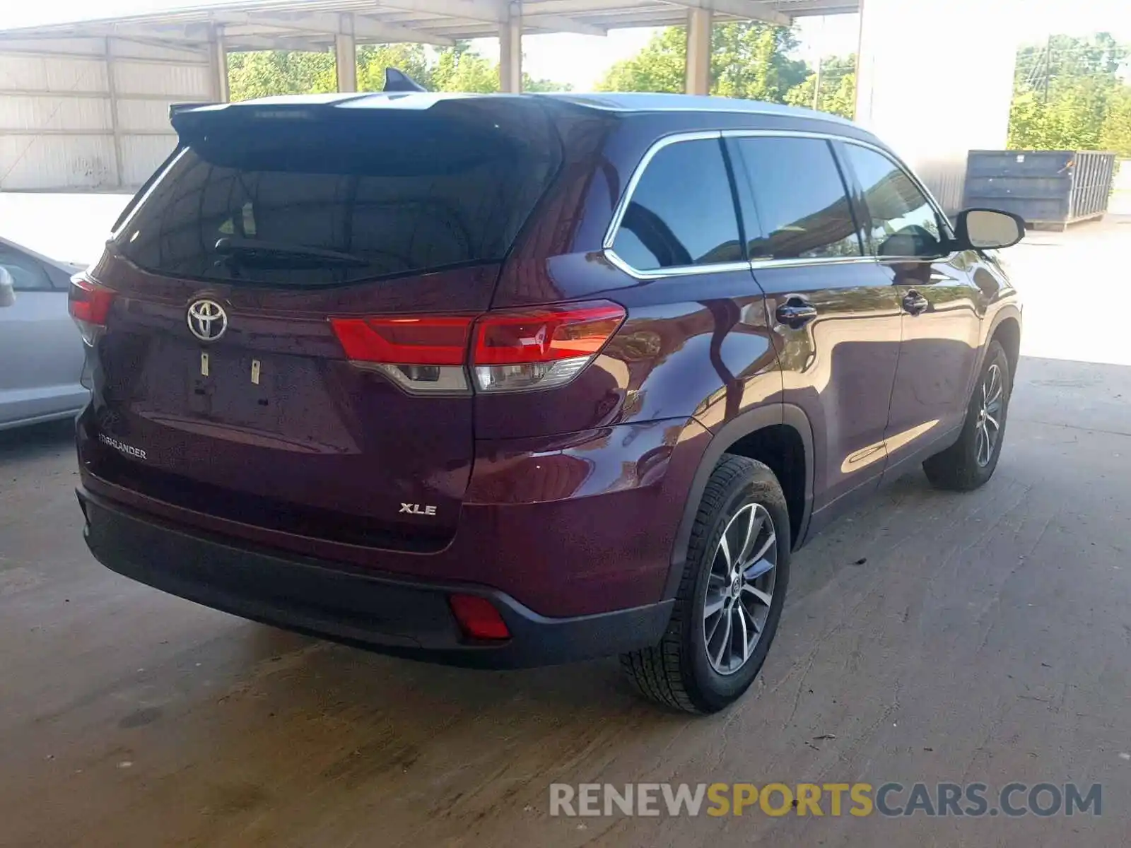 4 Photograph of a damaged car 5TDKZRFH1KS307998 TOYOTA HIGHLANDER 2019