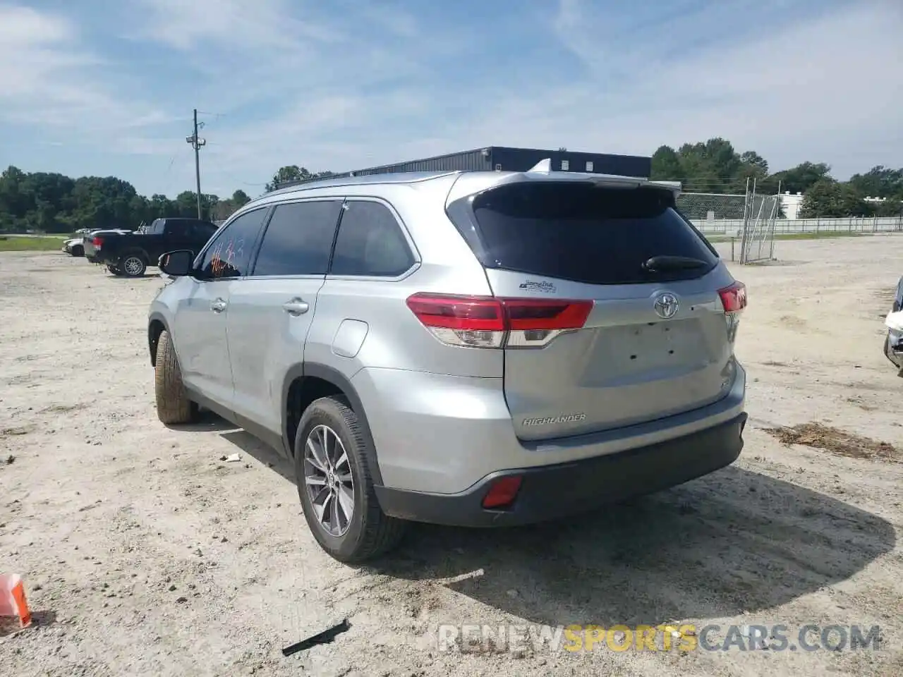 3 Photograph of a damaged car 5TDKZRFH1KS311761 TOYOTA HIGHLANDER 2019