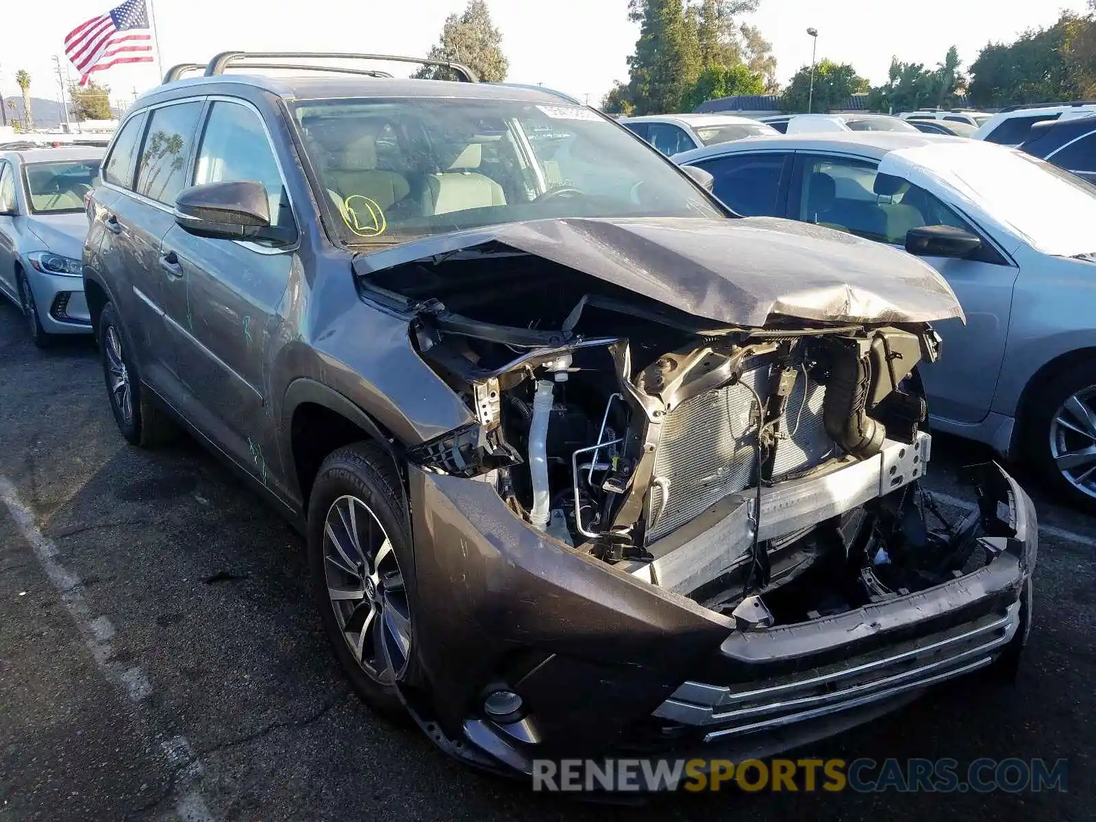 1 Photograph of a damaged car 5TDKZRFH1KS312439 TOYOTA HIGHLANDER 2019