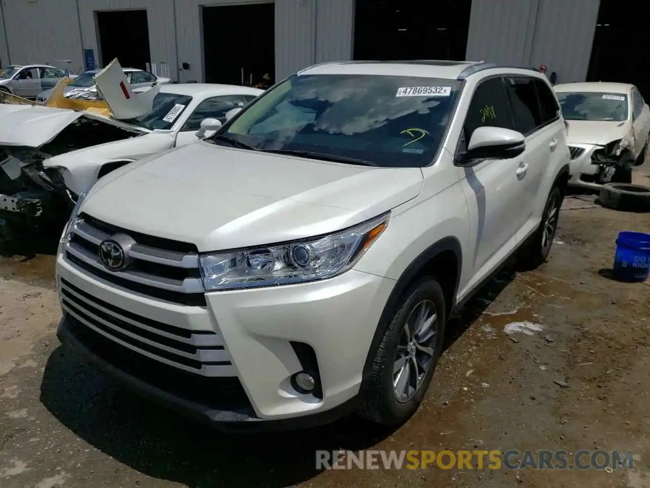 2 Photograph of a damaged car 5TDKZRFH1KS317379 TOYOTA HIGHLANDER 2019