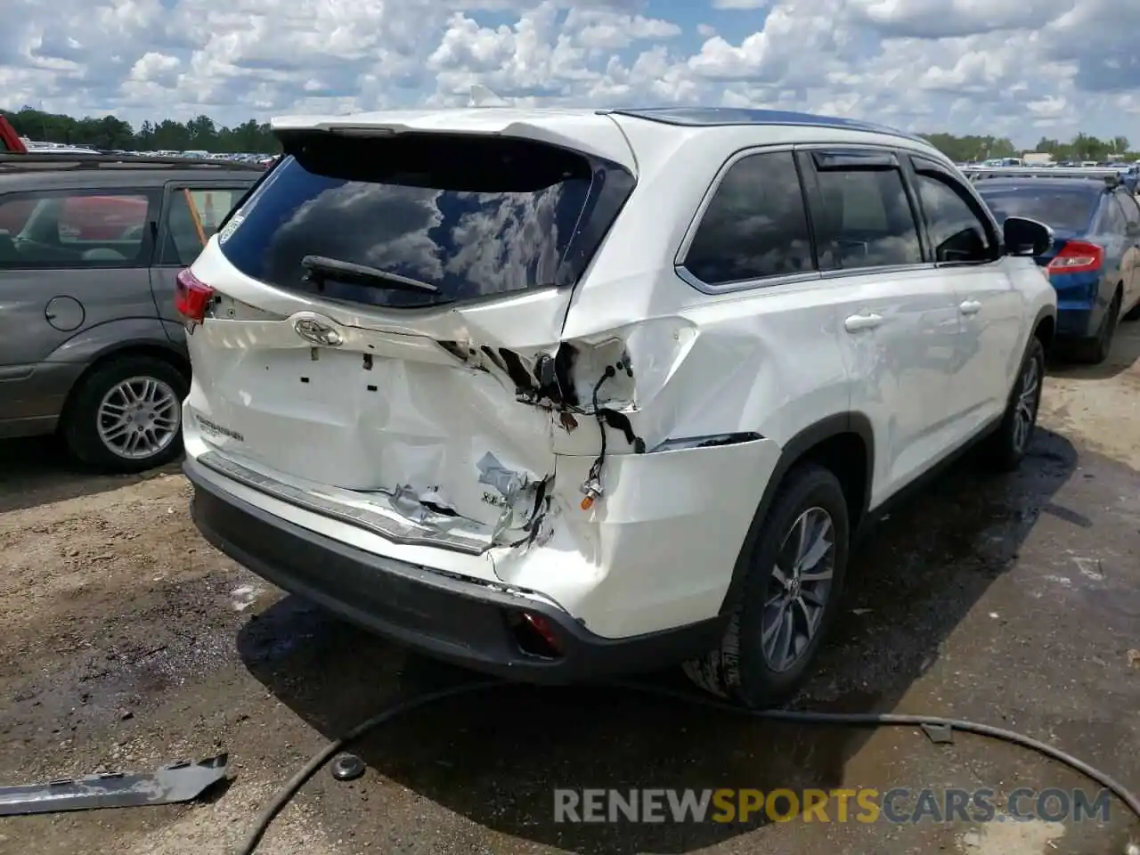 4 Photograph of a damaged car 5TDKZRFH1KS317379 TOYOTA HIGHLANDER 2019