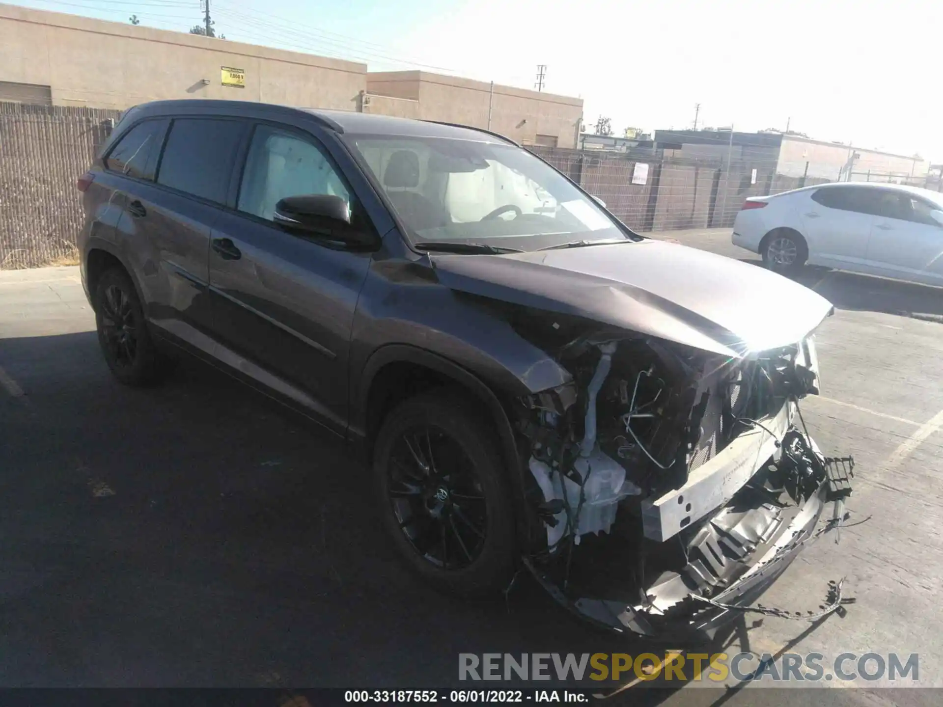 1 Photograph of a damaged car 5TDKZRFH1KS319326 TOYOTA HIGHLANDER 2019