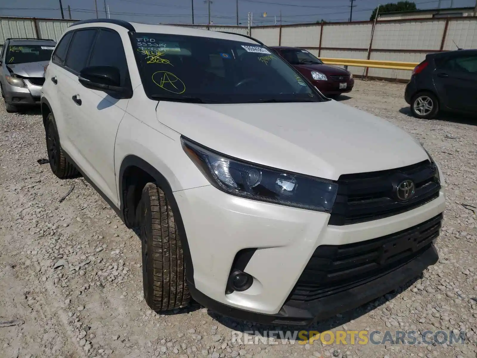 1 Photograph of a damaged car 5TDKZRFH1KS324459 TOYOTA HIGHLANDER 2019