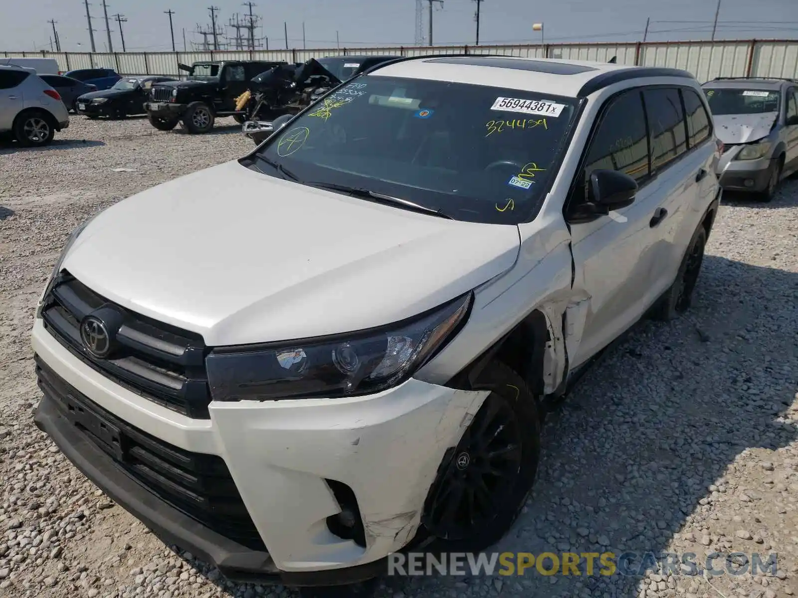 2 Photograph of a damaged car 5TDKZRFH1KS324459 TOYOTA HIGHLANDER 2019