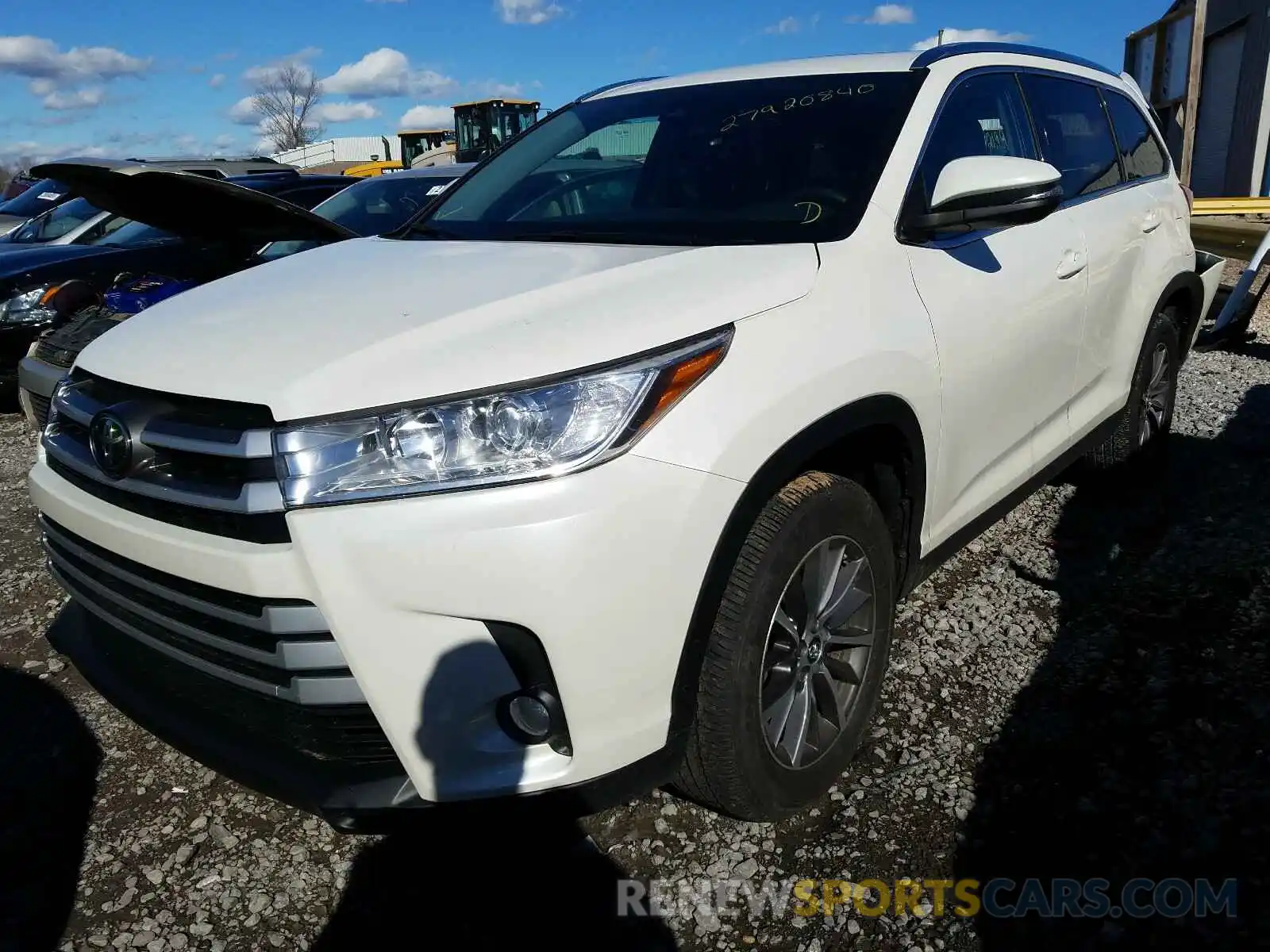 2 Photograph of a damaged car 5TDKZRFH1KS324641 TOYOTA HIGHLANDER 2019