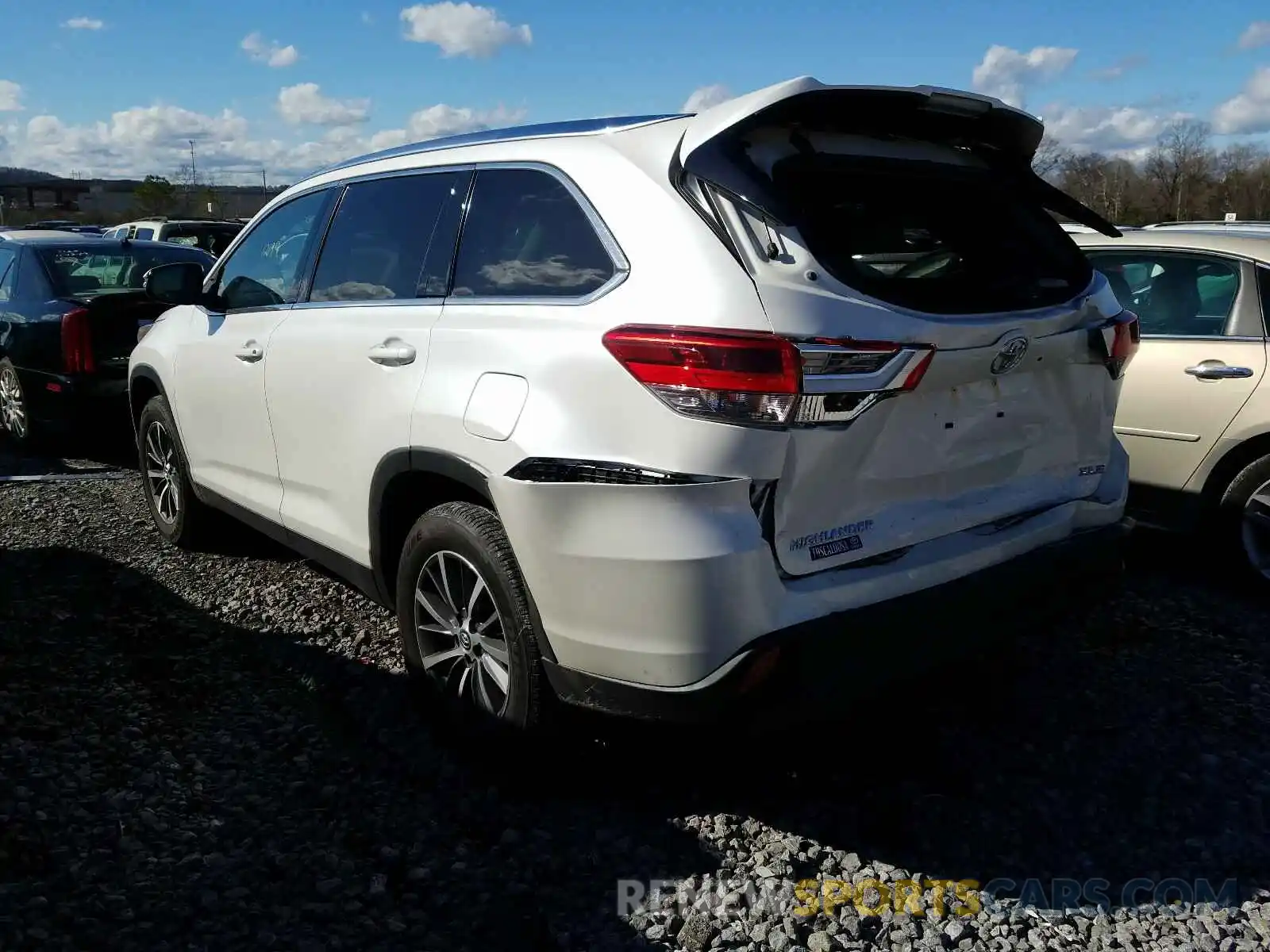 3 Photograph of a damaged car 5TDKZRFH1KS324641 TOYOTA HIGHLANDER 2019