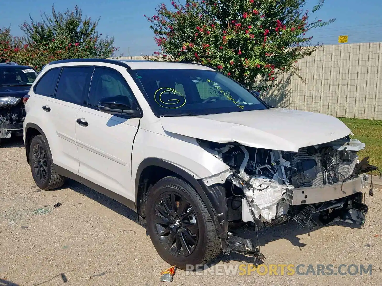 1 Photograph of a damaged car 5TDKZRFH1KS328673 TOYOTA HIGHLANDER 2019