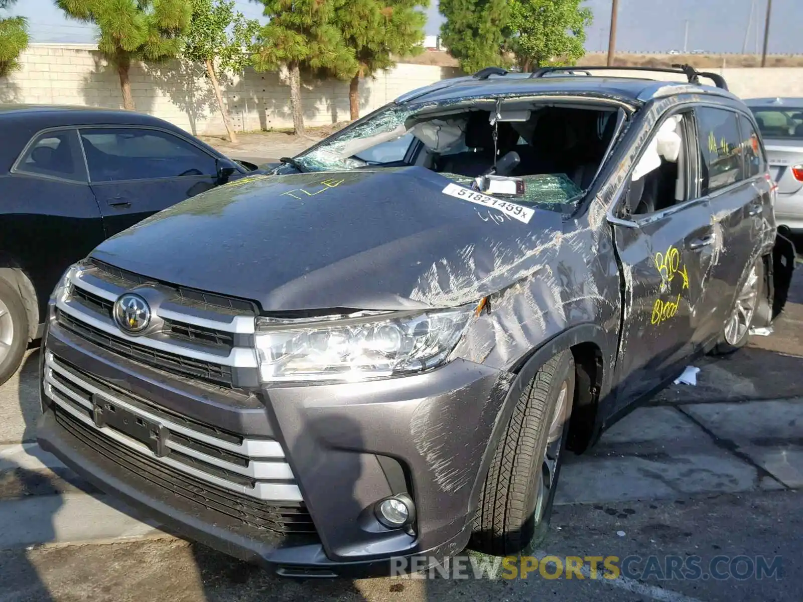 2 Photograph of a damaged car 5TDKZRFH1KS332321 TOYOTA HIGHLANDER 2019