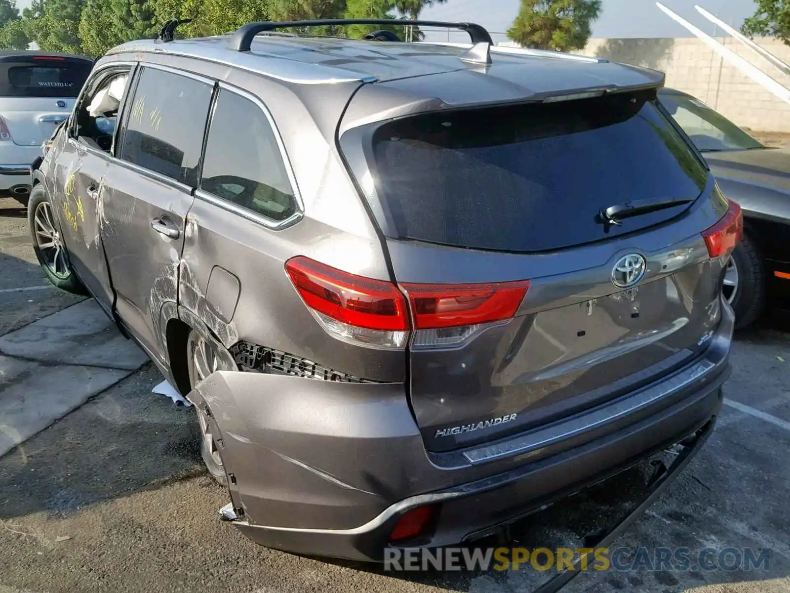 3 Photograph of a damaged car 5TDKZRFH1KS332321 TOYOTA HIGHLANDER 2019