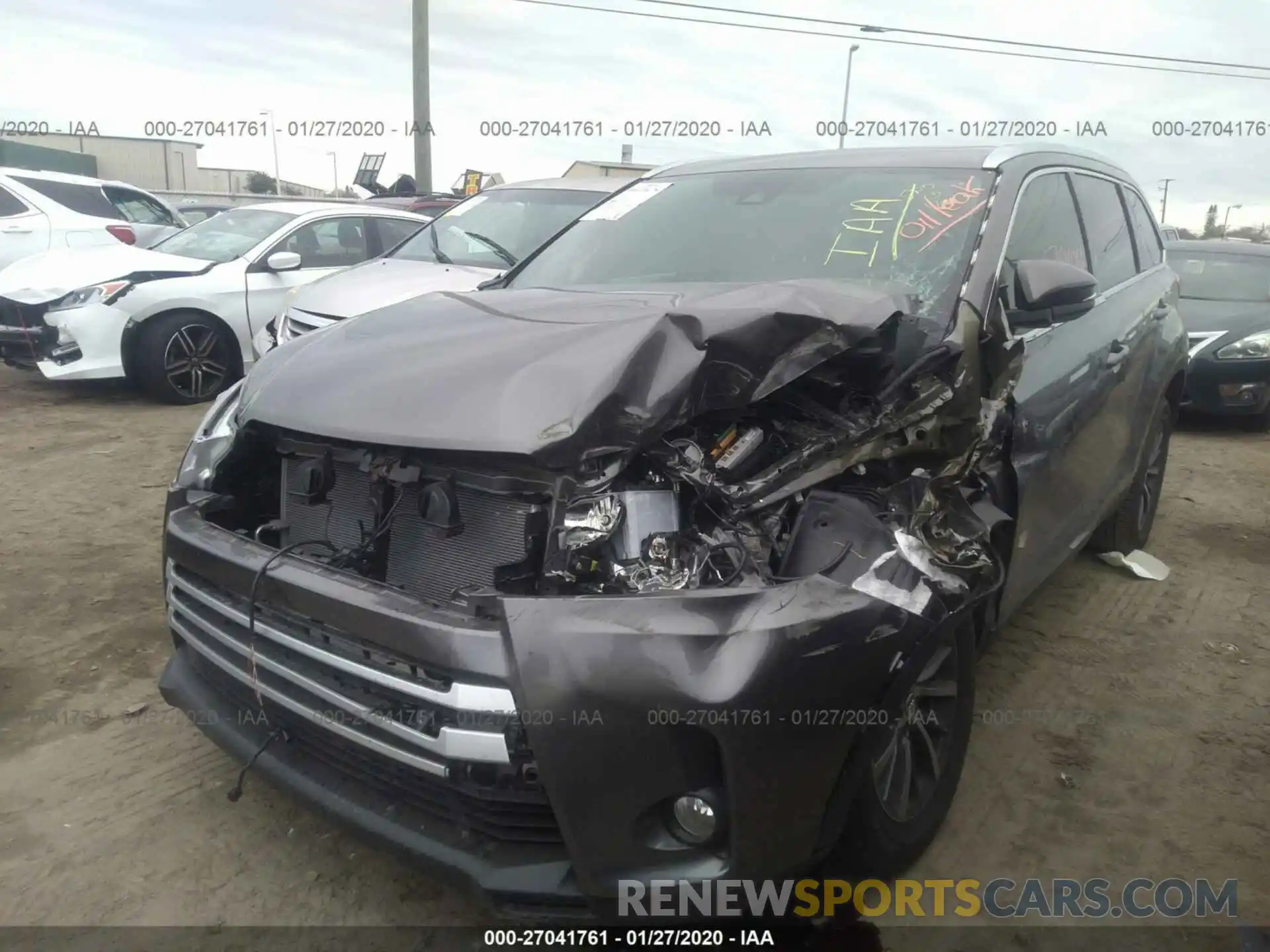 2 Photograph of a damaged car 5TDKZRFH1KS340550 TOYOTA HIGHLANDER 2019