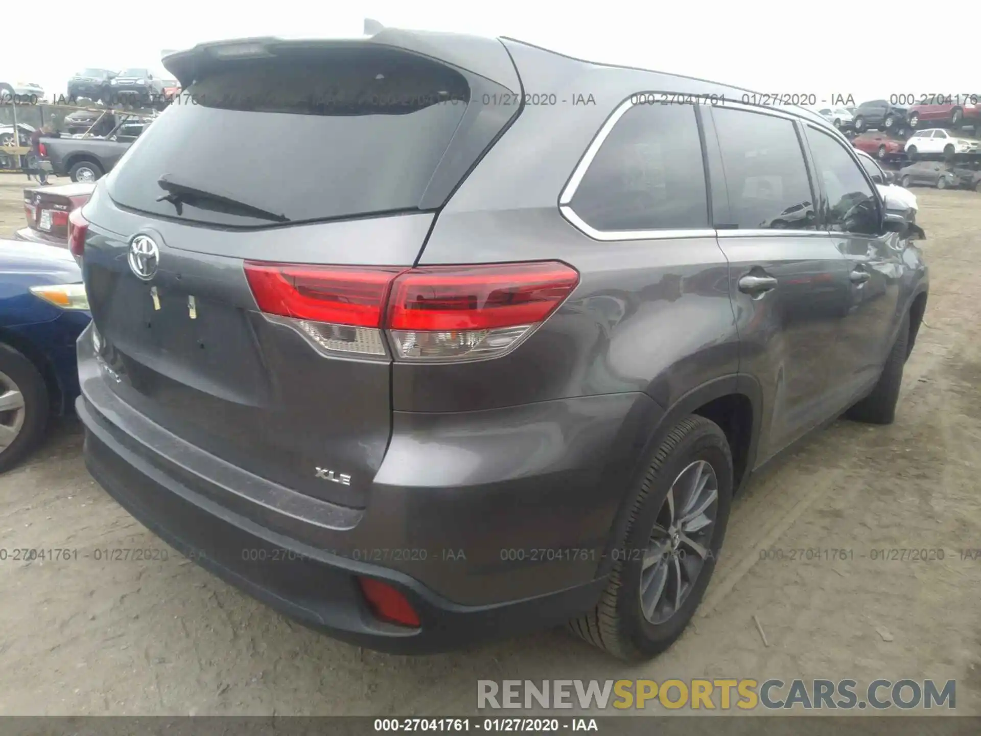 4 Photograph of a damaged car 5TDKZRFH1KS340550 TOYOTA HIGHLANDER 2019