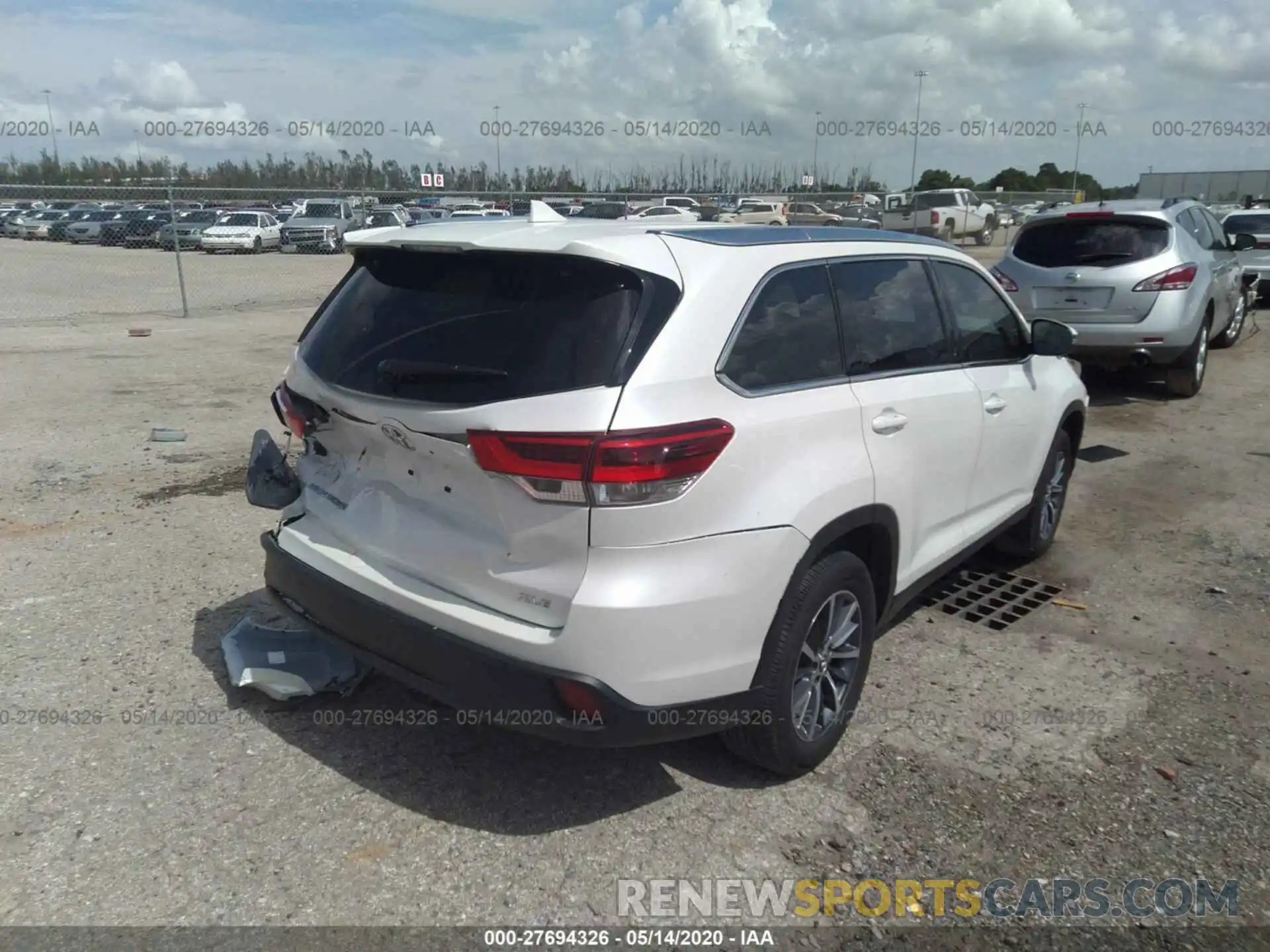 4 Photograph of a damaged car 5TDKZRFH1KS342315 TOYOTA HIGHLANDER 2019