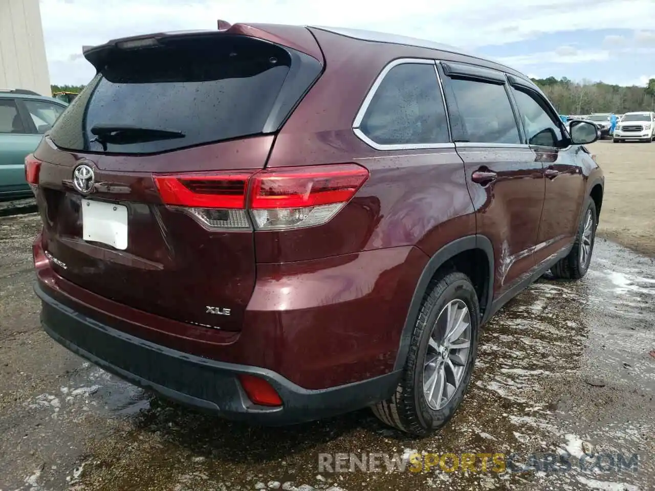 4 Photograph of a damaged car 5TDKZRFH1KS344842 TOYOTA HIGHLANDER 2019