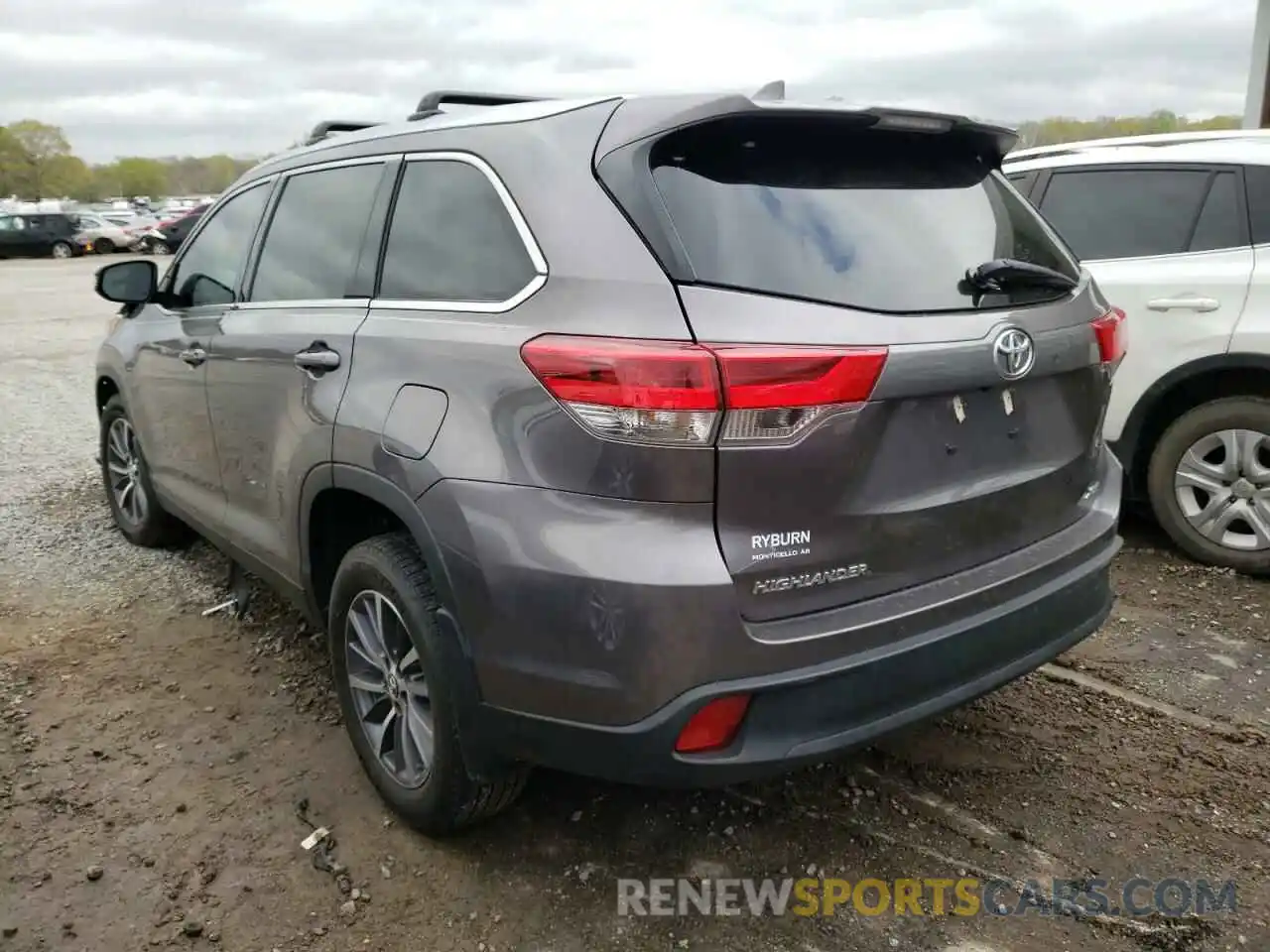 3 Photograph of a damaged car 5TDKZRFH1KS345134 TOYOTA HIGHLANDER 2019