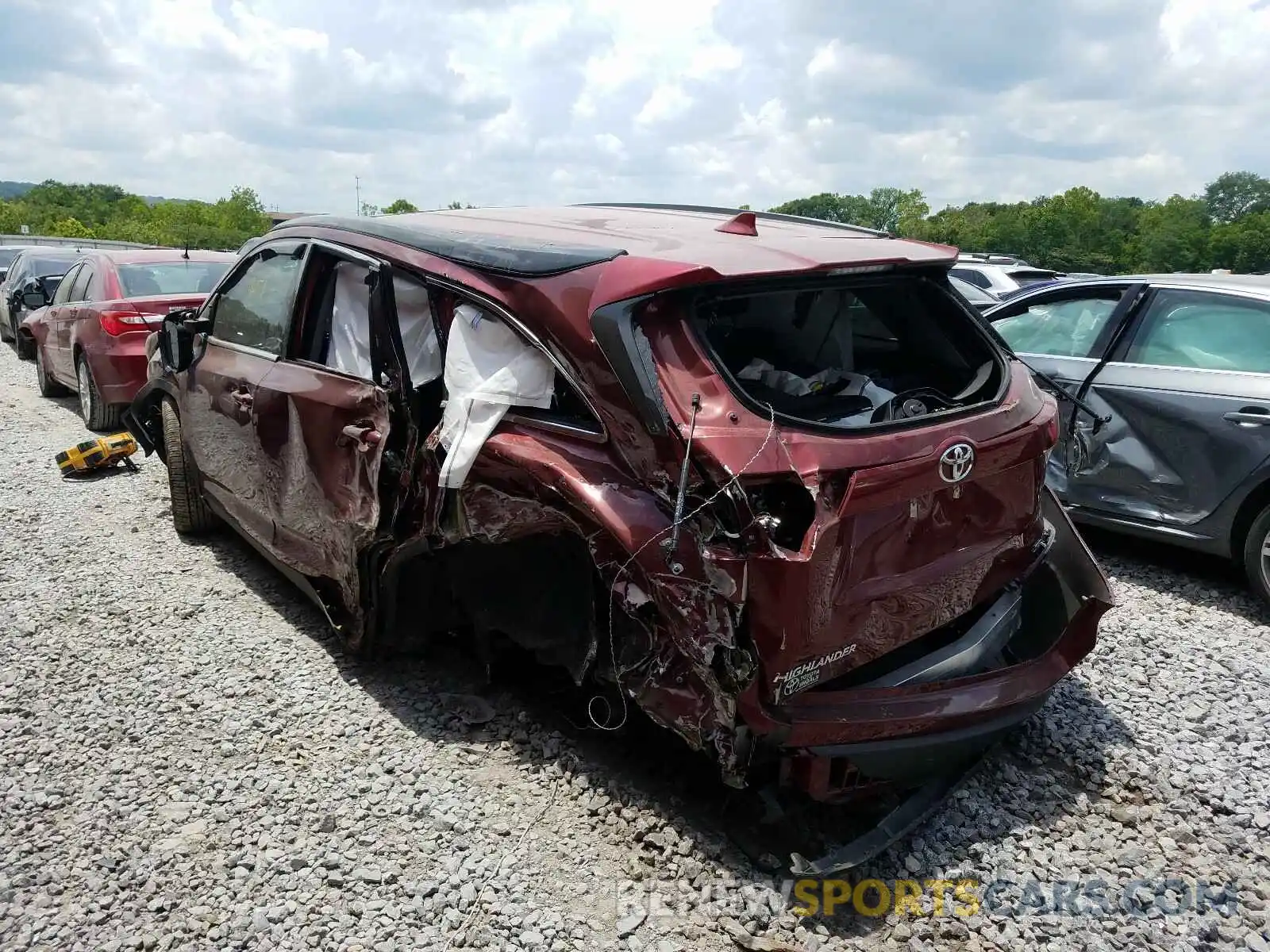 3 Photograph of a damaged car 5TDKZRFH1KS349328 TOYOTA HIGHLANDER 2019