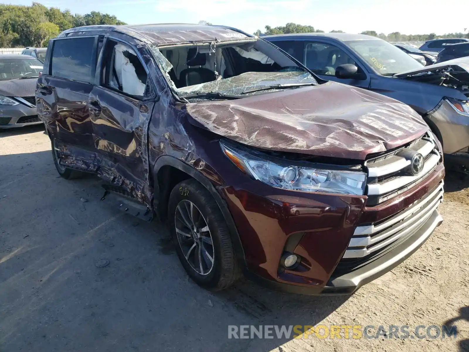 1 Photograph of a damaged car 5TDKZRFH1KS351080 TOYOTA HIGHLANDER 2019