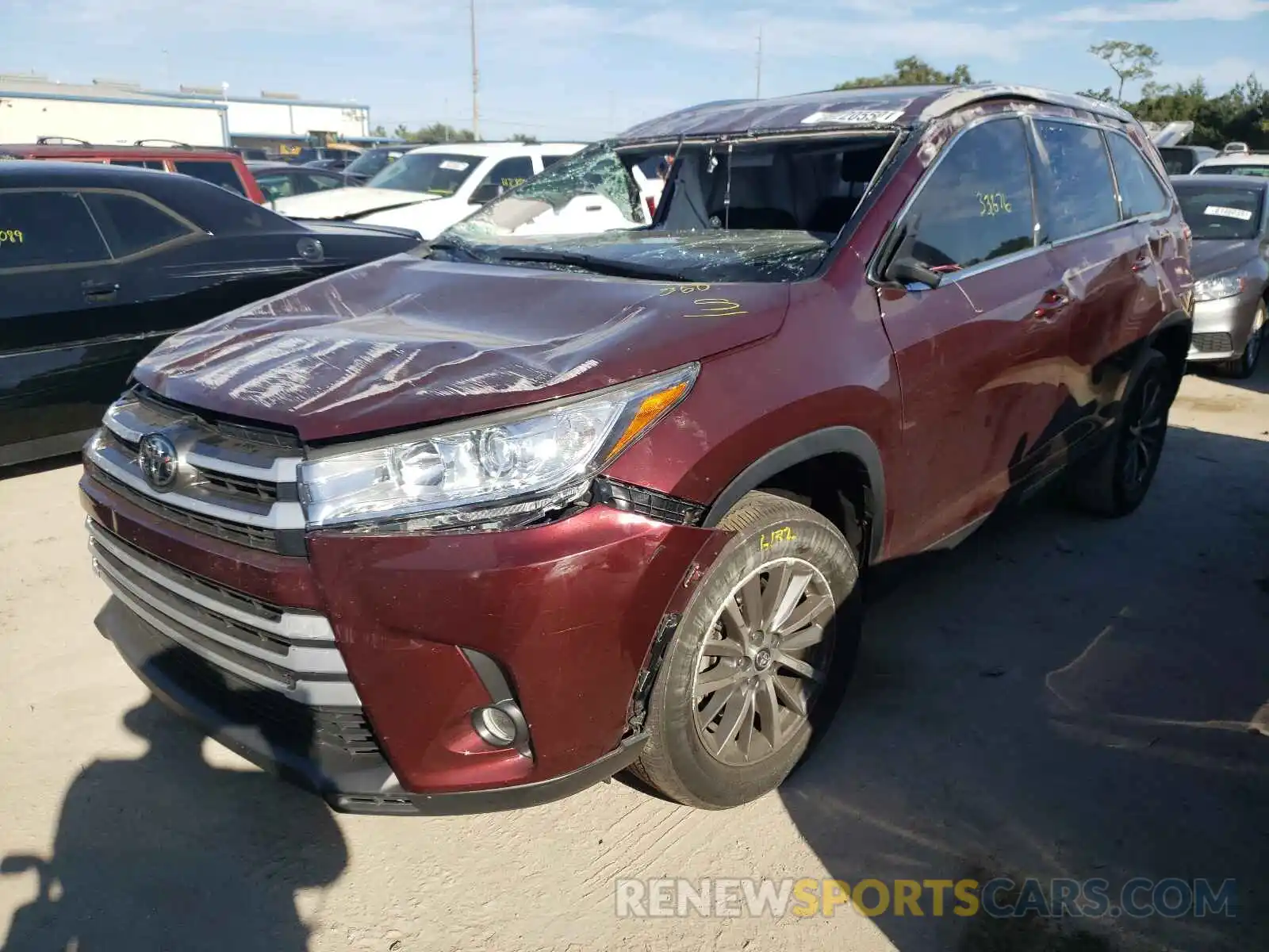 2 Photograph of a damaged car 5TDKZRFH1KS351080 TOYOTA HIGHLANDER 2019