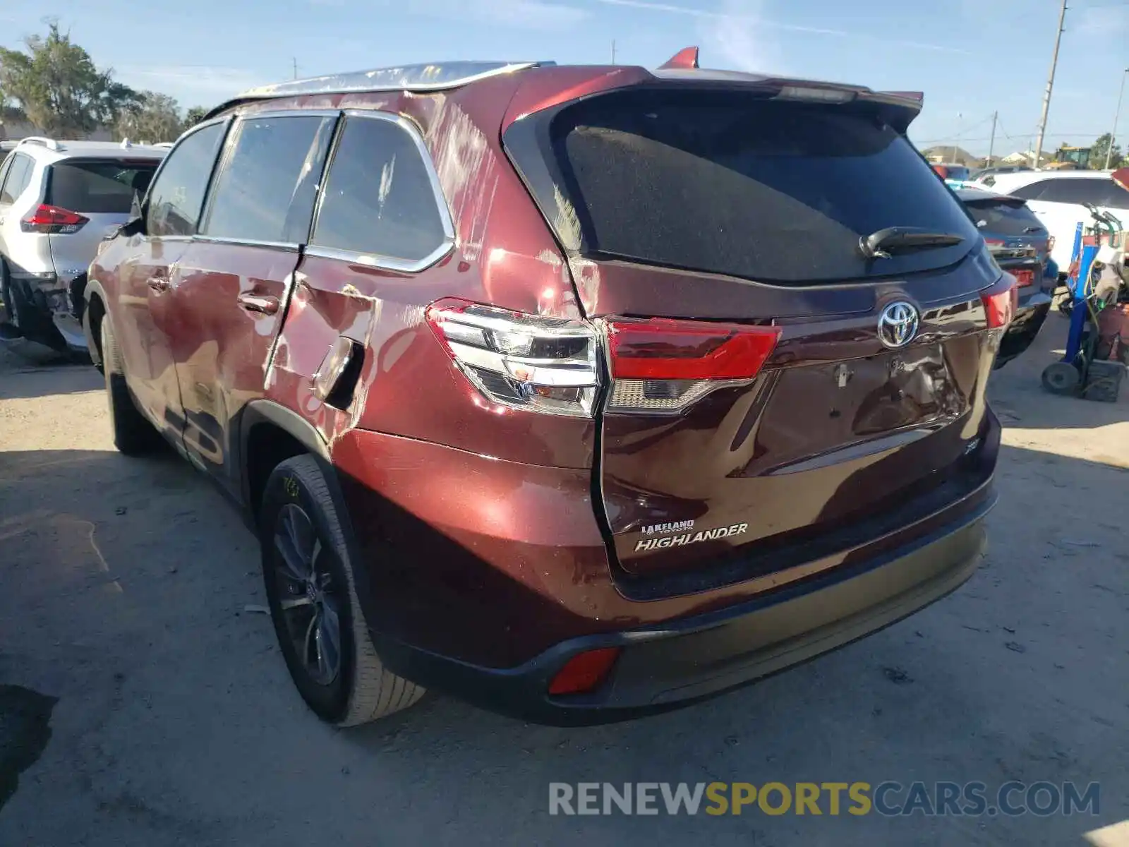 3 Photograph of a damaged car 5TDKZRFH1KS351080 TOYOTA HIGHLANDER 2019