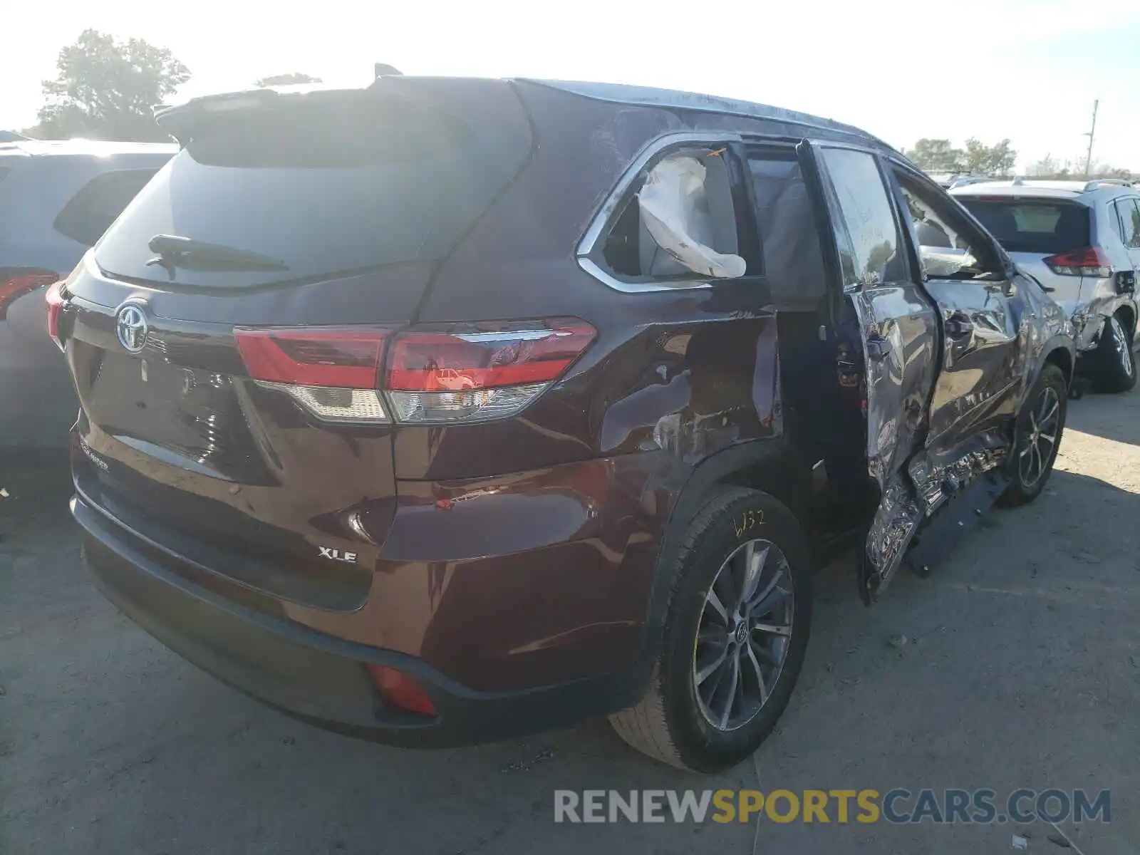 4 Photograph of a damaged car 5TDKZRFH1KS351080 TOYOTA HIGHLANDER 2019