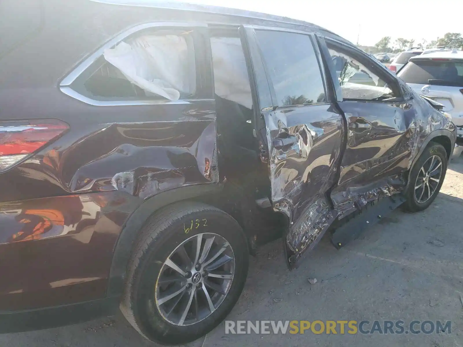 9 Photograph of a damaged car 5TDKZRFH1KS351080 TOYOTA HIGHLANDER 2019