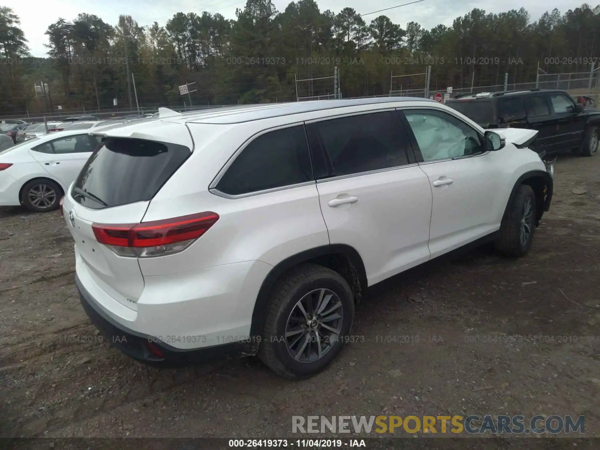 4 Photograph of a damaged car 5TDKZRFH1KS354271 TOYOTA HIGHLANDER 2019