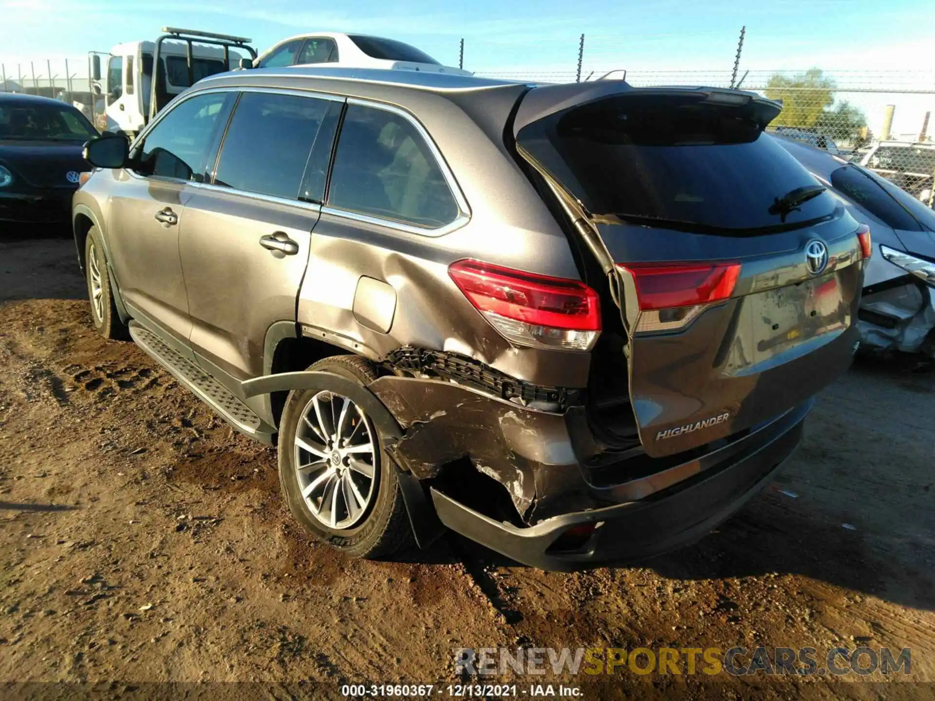 3 Фотография поврежденного автомобиля 5TDKZRFH1KS355016 TOYOTA HIGHLANDER 2019