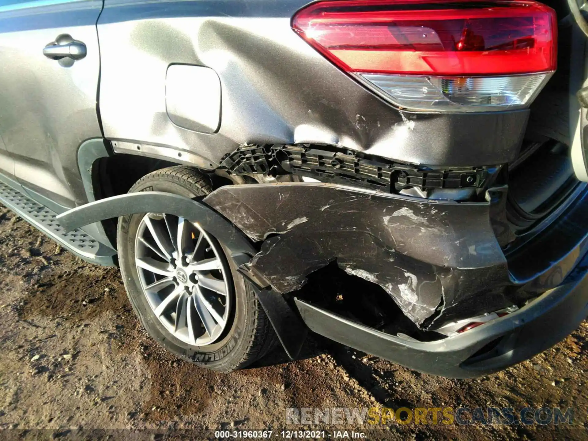 6 Photograph of a damaged car 5TDKZRFH1KS355016 TOYOTA HIGHLANDER 2019