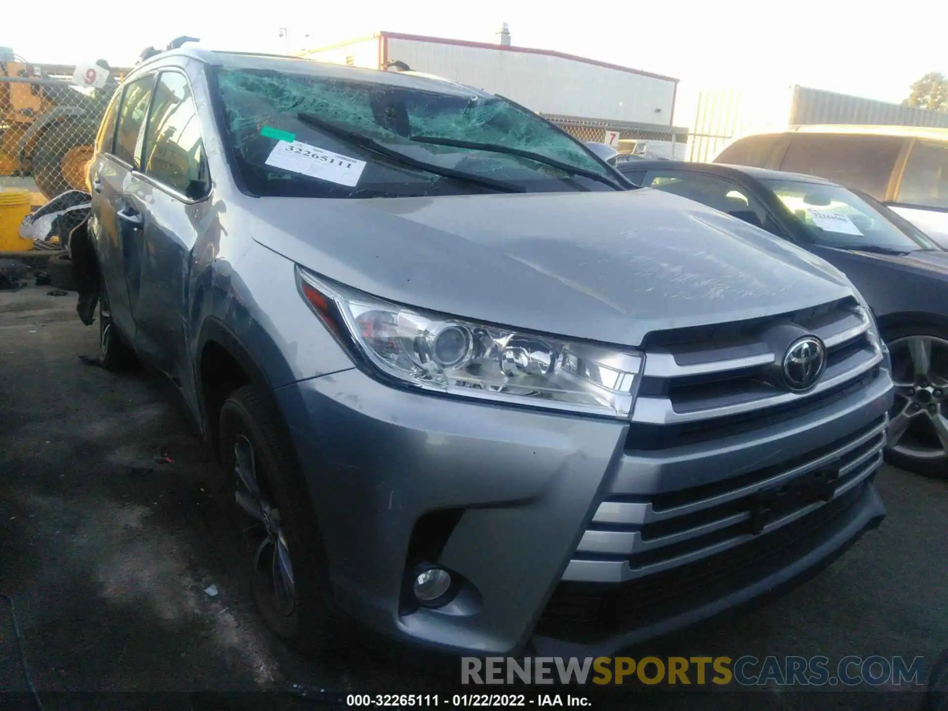 1 Photograph of a damaged car 5TDKZRFH1KS360376 TOYOTA HIGHLANDER 2019