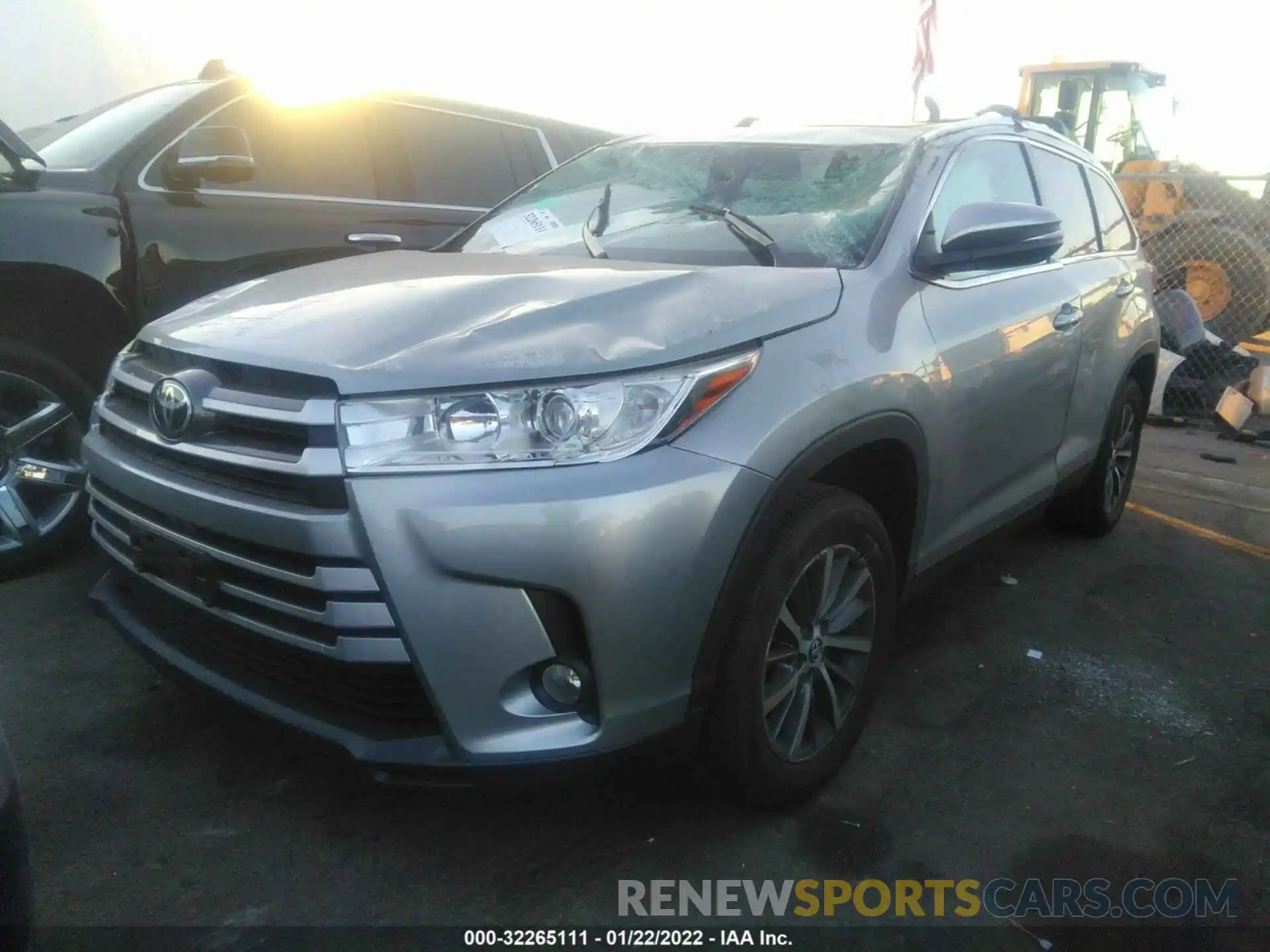 2 Photograph of a damaged car 5TDKZRFH1KS360376 TOYOTA HIGHLANDER 2019