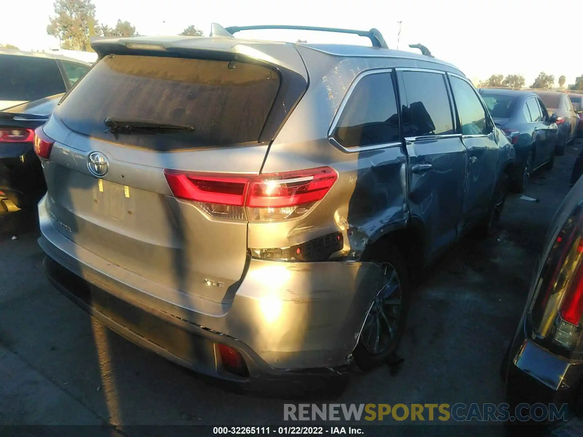 4 Фотография поврежденного автомобиля 5TDKZRFH1KS360376 TOYOTA HIGHLANDER 2019