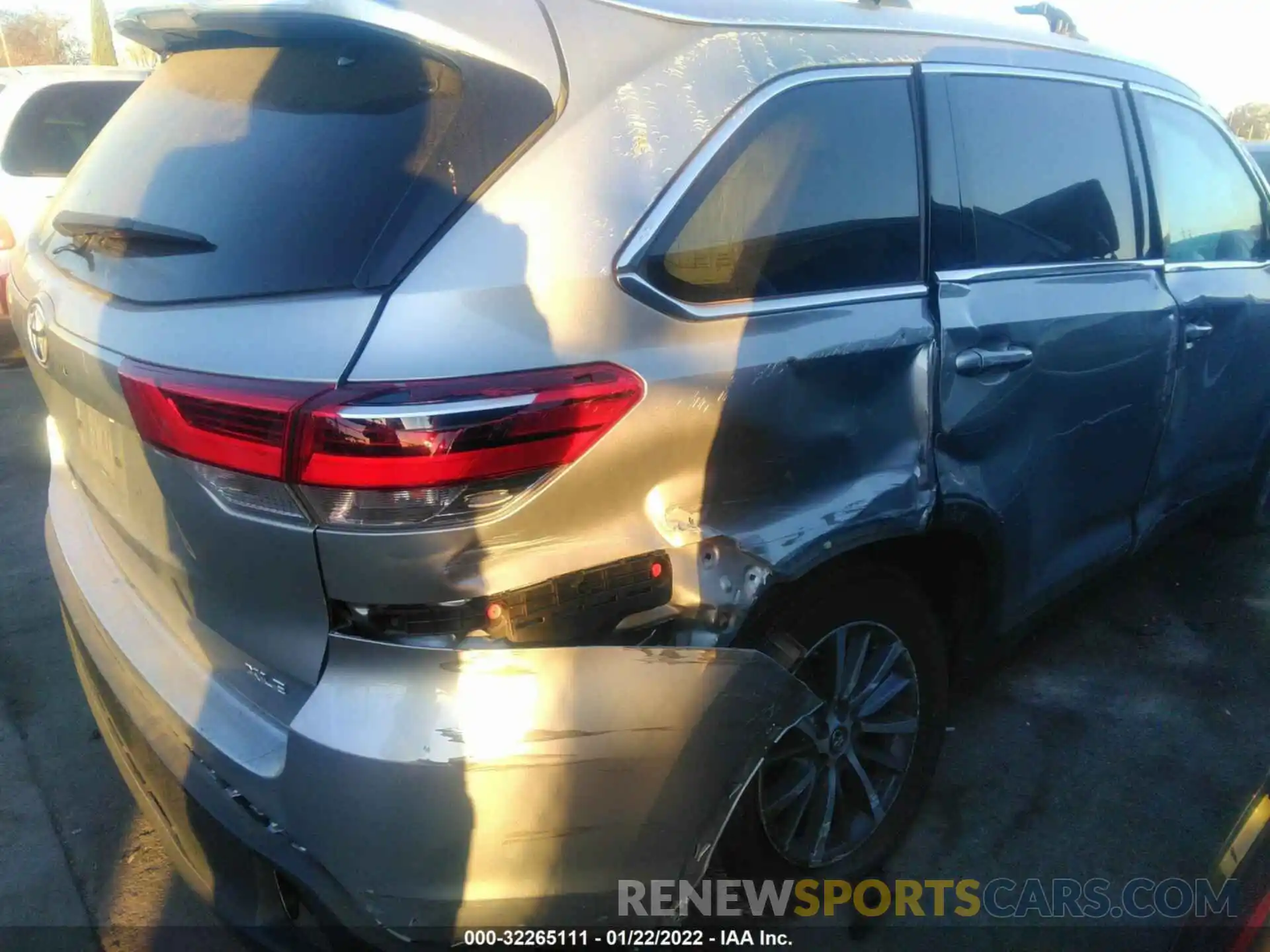 6 Photograph of a damaged car 5TDKZRFH1KS360376 TOYOTA HIGHLANDER 2019