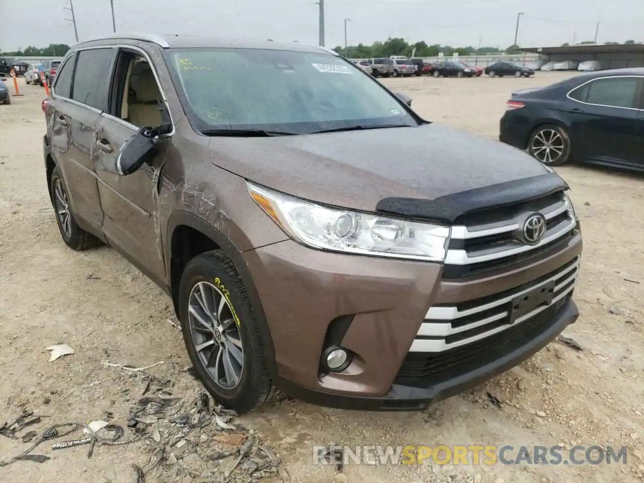 1 Photograph of a damaged car 5TDKZRFH1KS369191 TOYOTA HIGHLANDER 2019