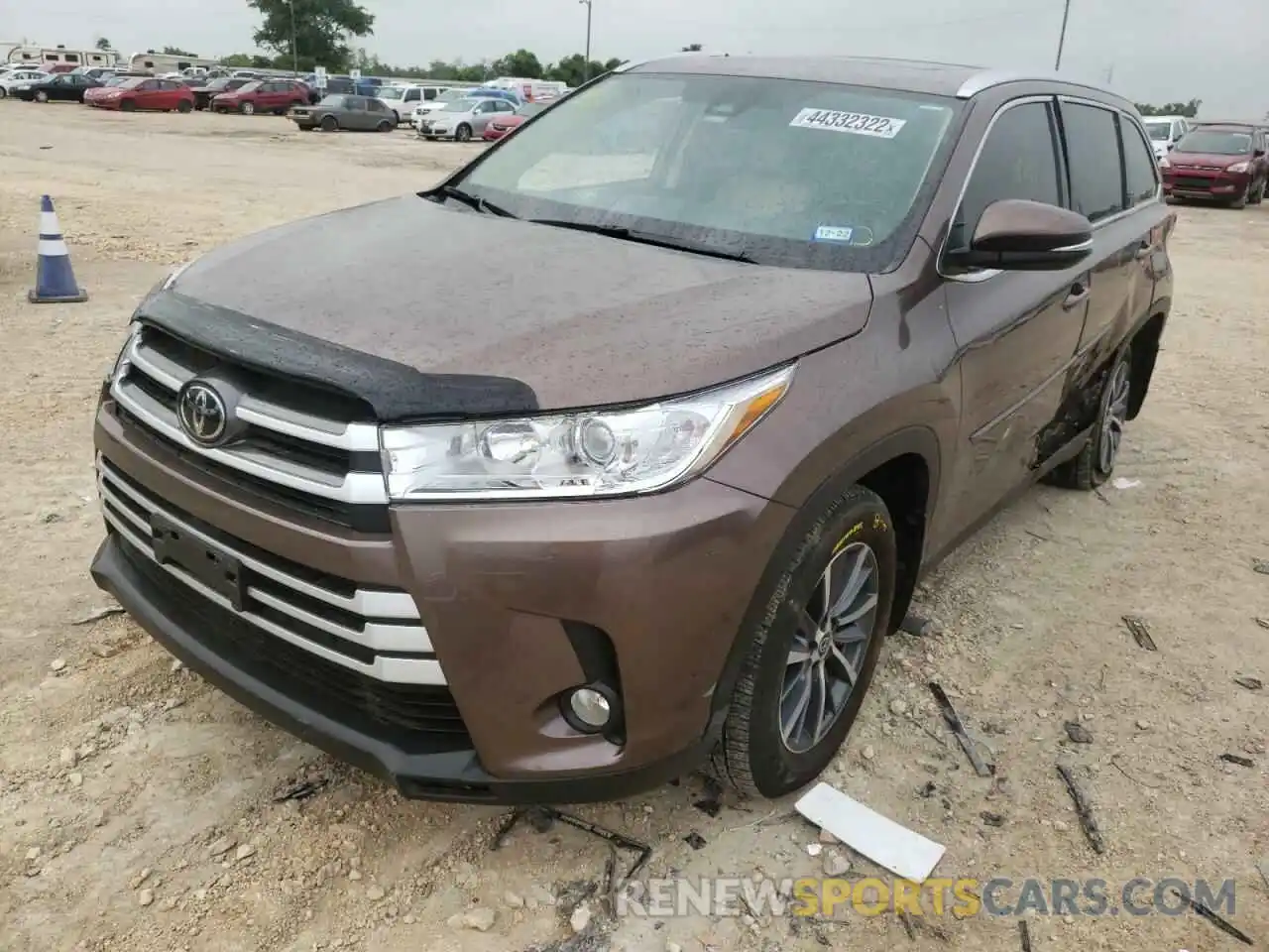 2 Photograph of a damaged car 5TDKZRFH1KS369191 TOYOTA HIGHLANDER 2019