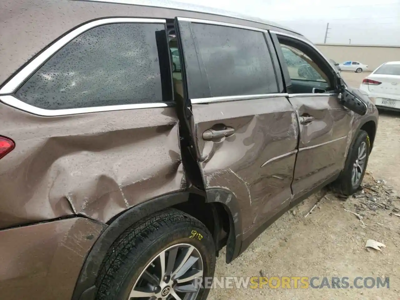 9 Photograph of a damaged car 5TDKZRFH1KS369191 TOYOTA HIGHLANDER 2019