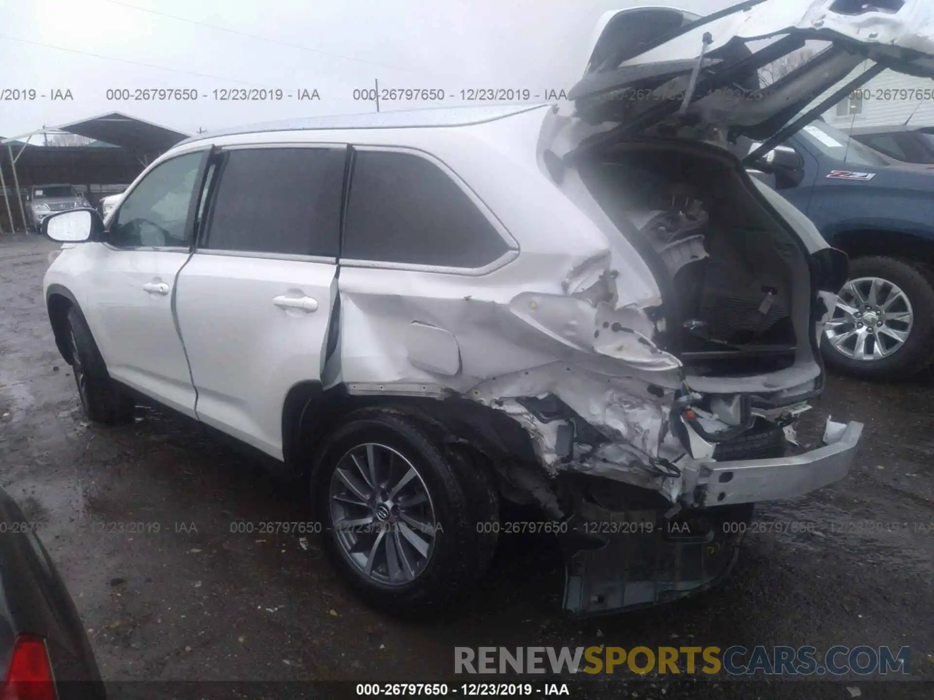 3 Photograph of a damaged car 5TDKZRFH1KS550842 TOYOTA HIGHLANDER 2019