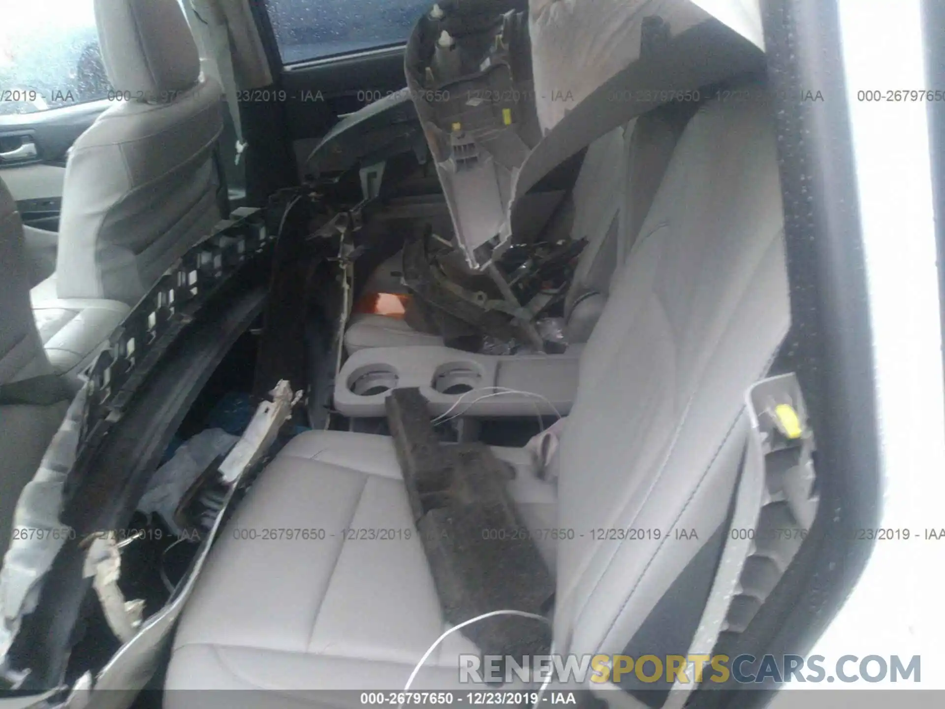 8 Photograph of a damaged car 5TDKZRFH1KS550842 TOYOTA HIGHLANDER 2019