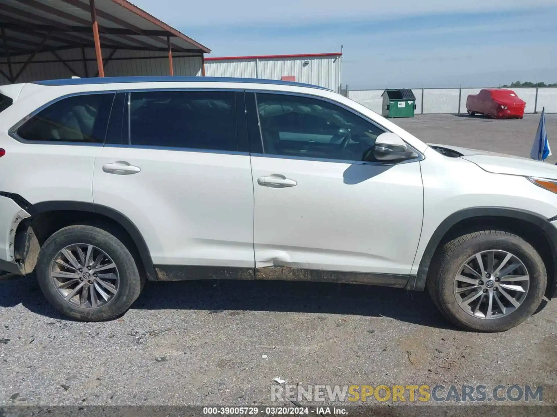 13 Photograph of a damaged car 5TDKZRFH1KS552025 TOYOTA HIGHLANDER 2019