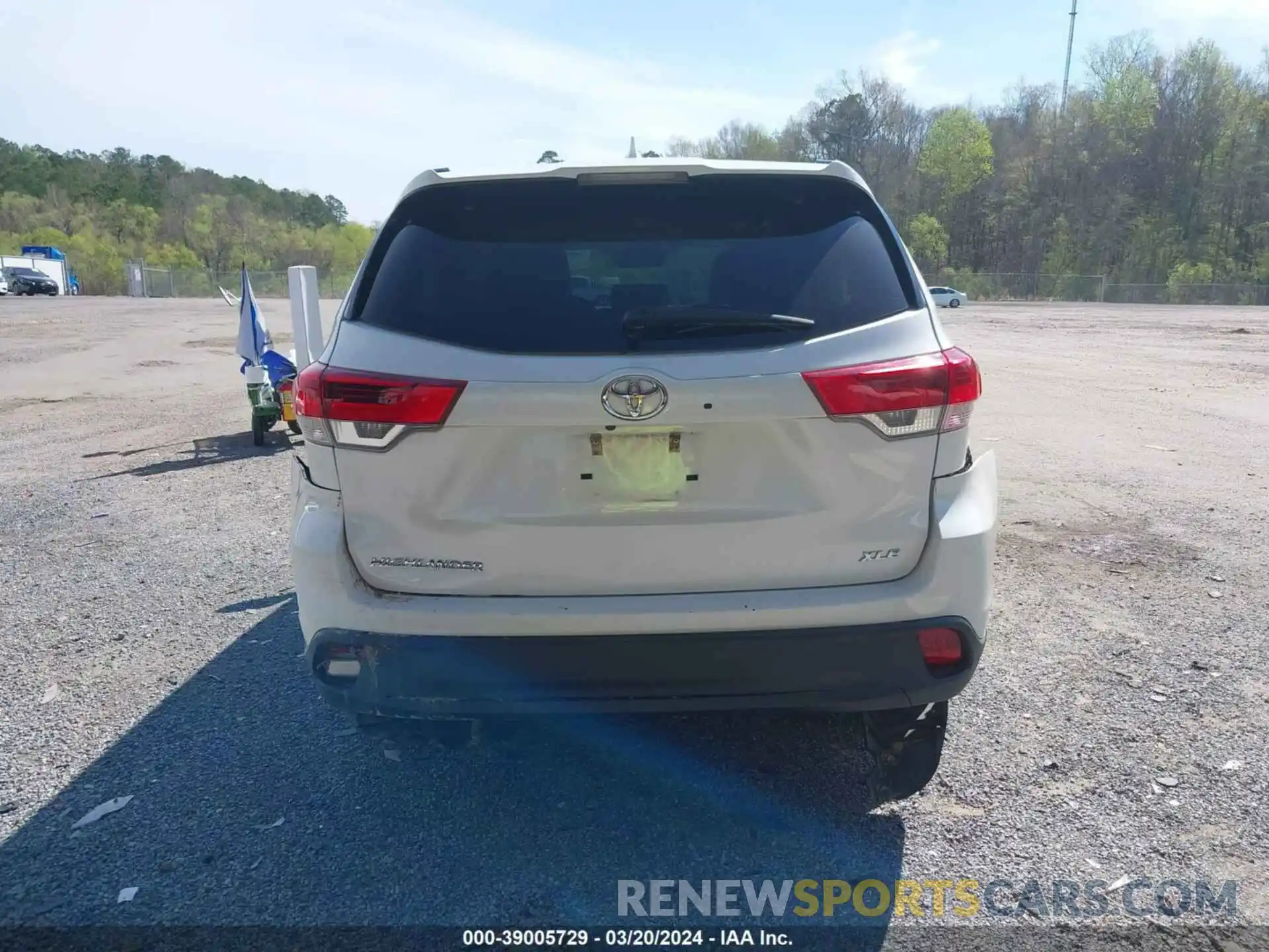 16 Photograph of a damaged car 5TDKZRFH1KS552025 TOYOTA HIGHLANDER 2019