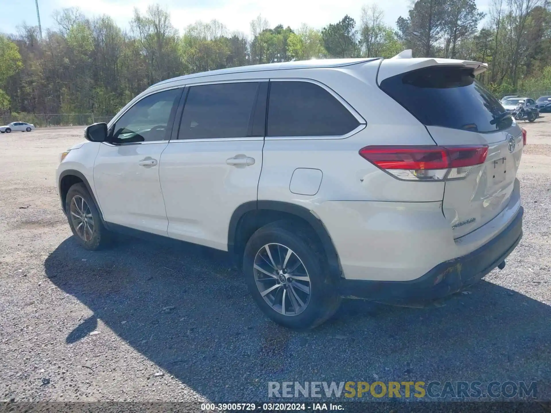 3 Photograph of a damaged car 5TDKZRFH1KS552025 TOYOTA HIGHLANDER 2019