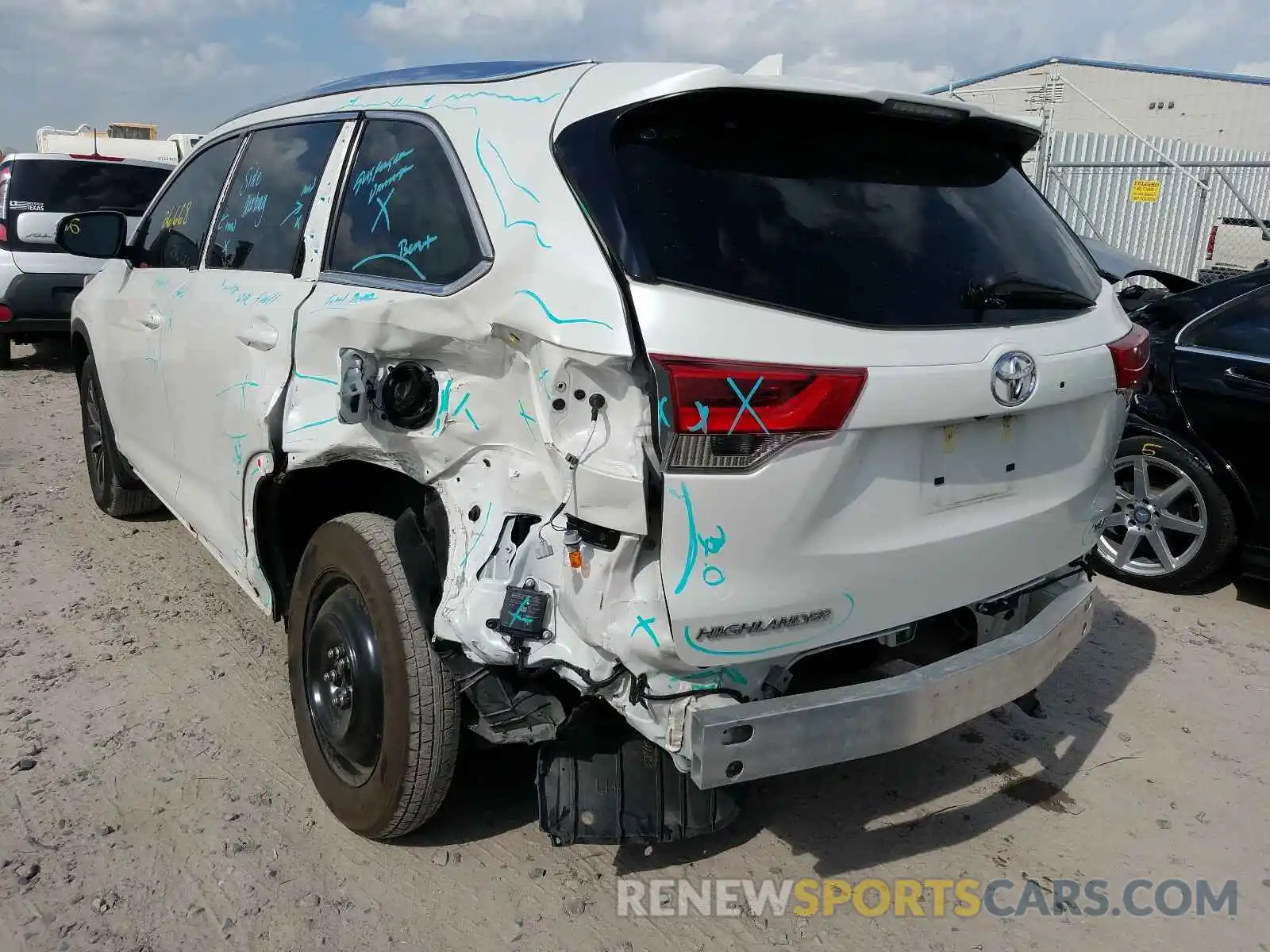 3 Фотография поврежденного автомобиля 5TDKZRFH1KS552168 TOYOTA HIGHLANDER 2019