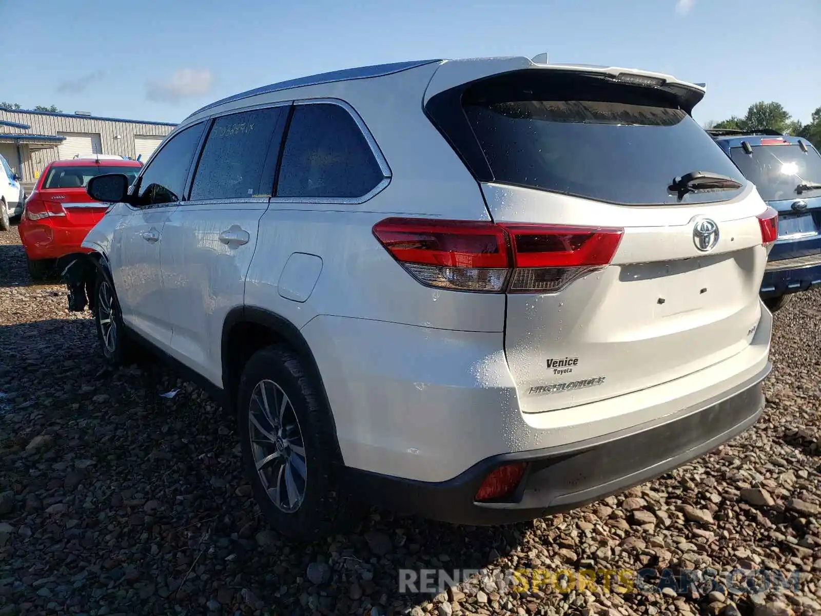 3 Фотография поврежденного автомобиля 5TDKZRFH1KS552378 TOYOTA HIGHLANDER 2019