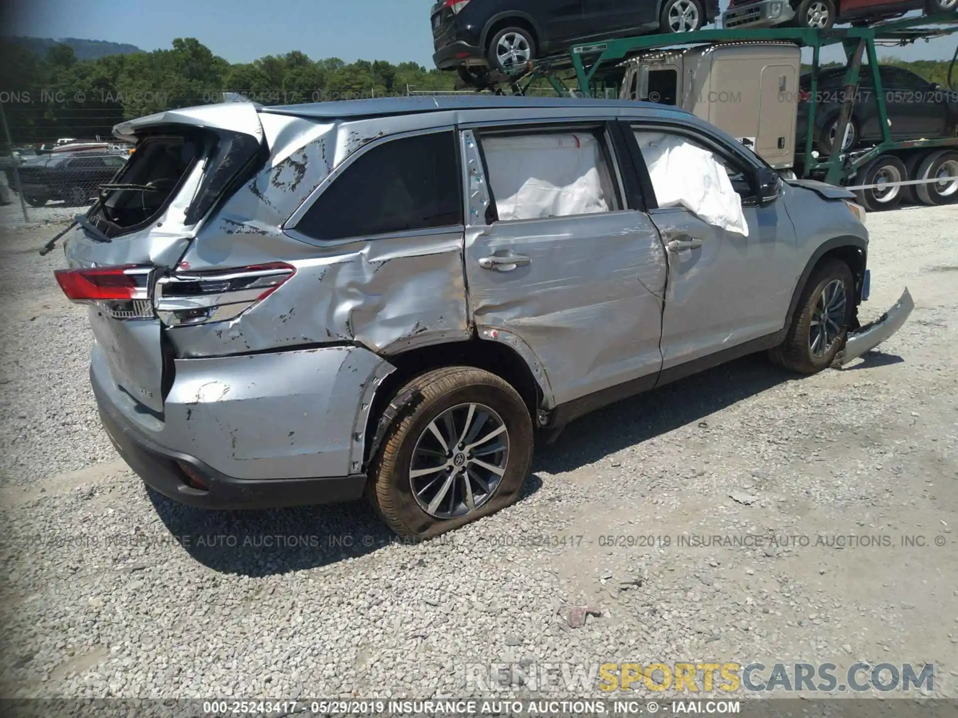 4 Photograph of a damaged car 5TDKZRFH1KS553076 TOYOTA HIGHLANDER 2019