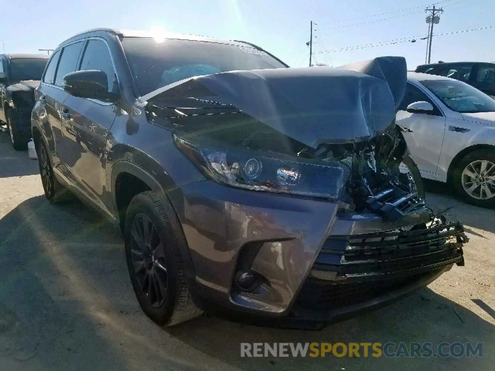 1 Photograph of a damaged car 5TDKZRFH1KS553692 TOYOTA HIGHLANDER 2019