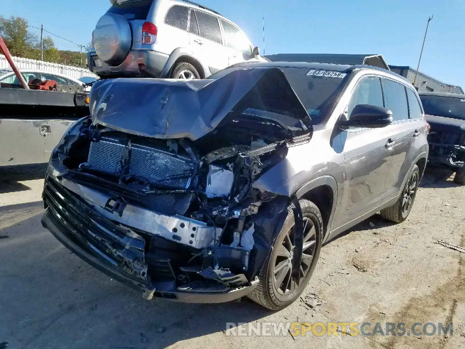 2 Photograph of a damaged car 5TDKZRFH1KS553692 TOYOTA HIGHLANDER 2019